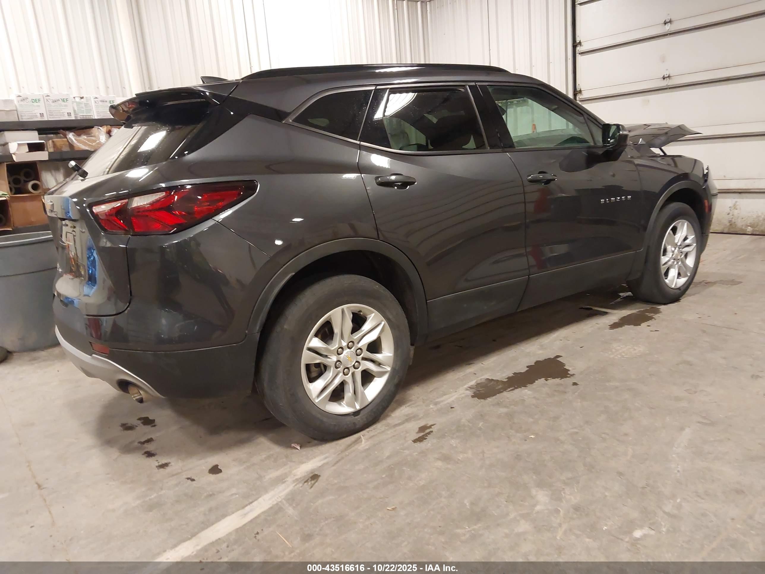 CHEVROLET BLAZER image 4