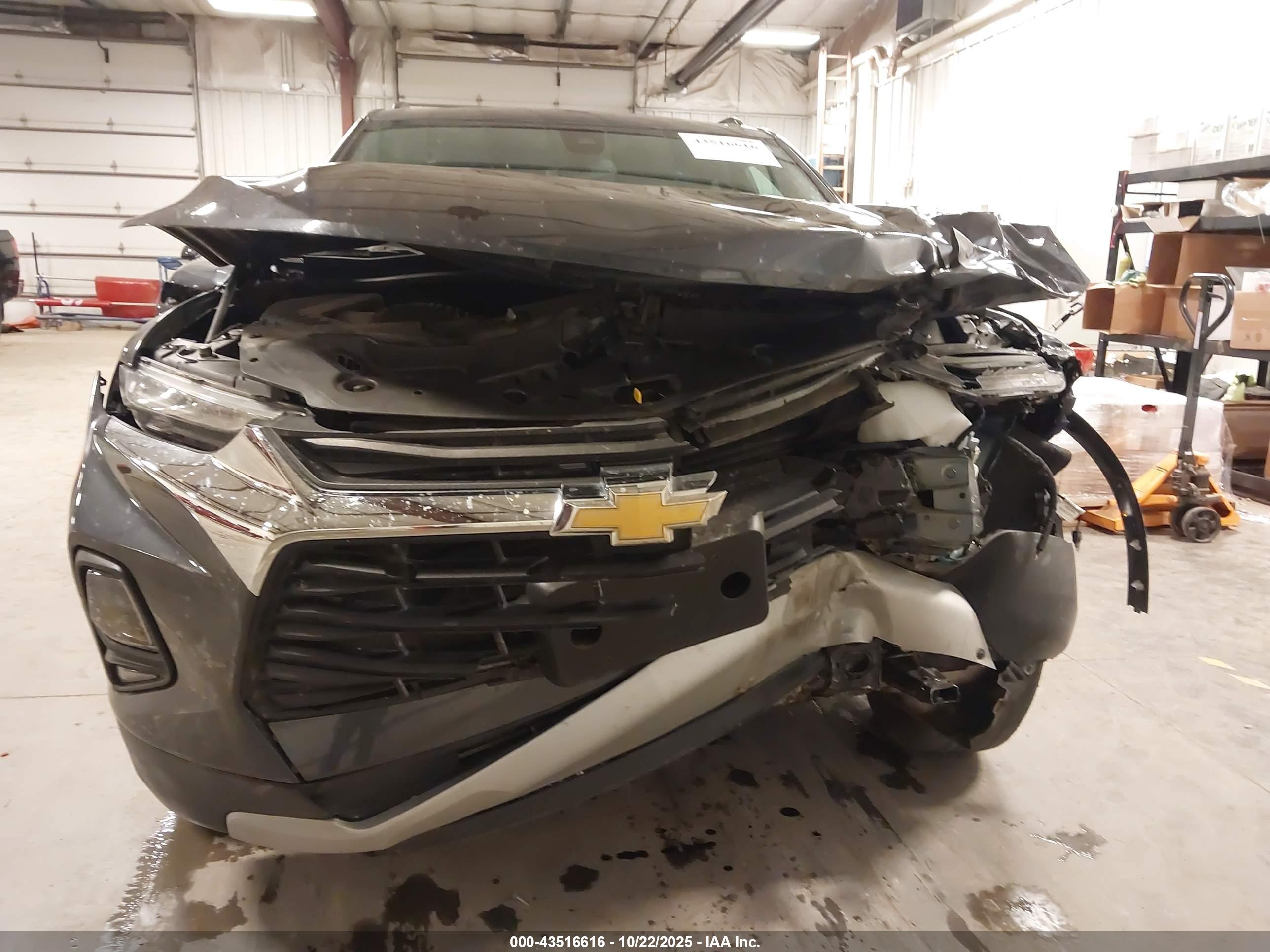 CHEVROLET BLAZER image 6