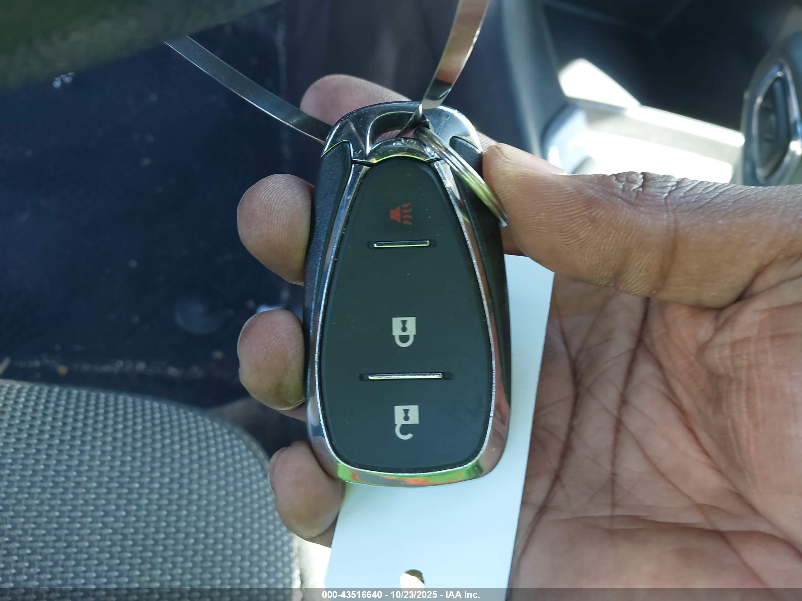 CHEVROLET TRAVERSE image 11