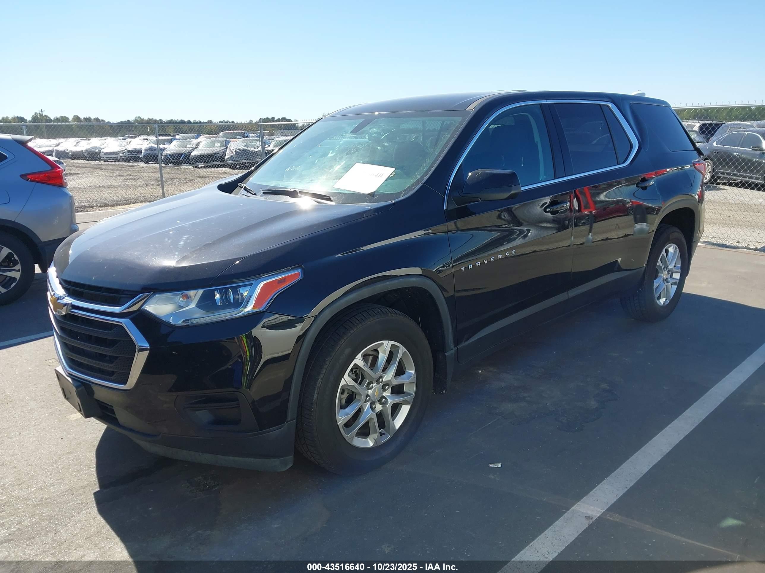 CHEVROLET TRAVERSE image 2