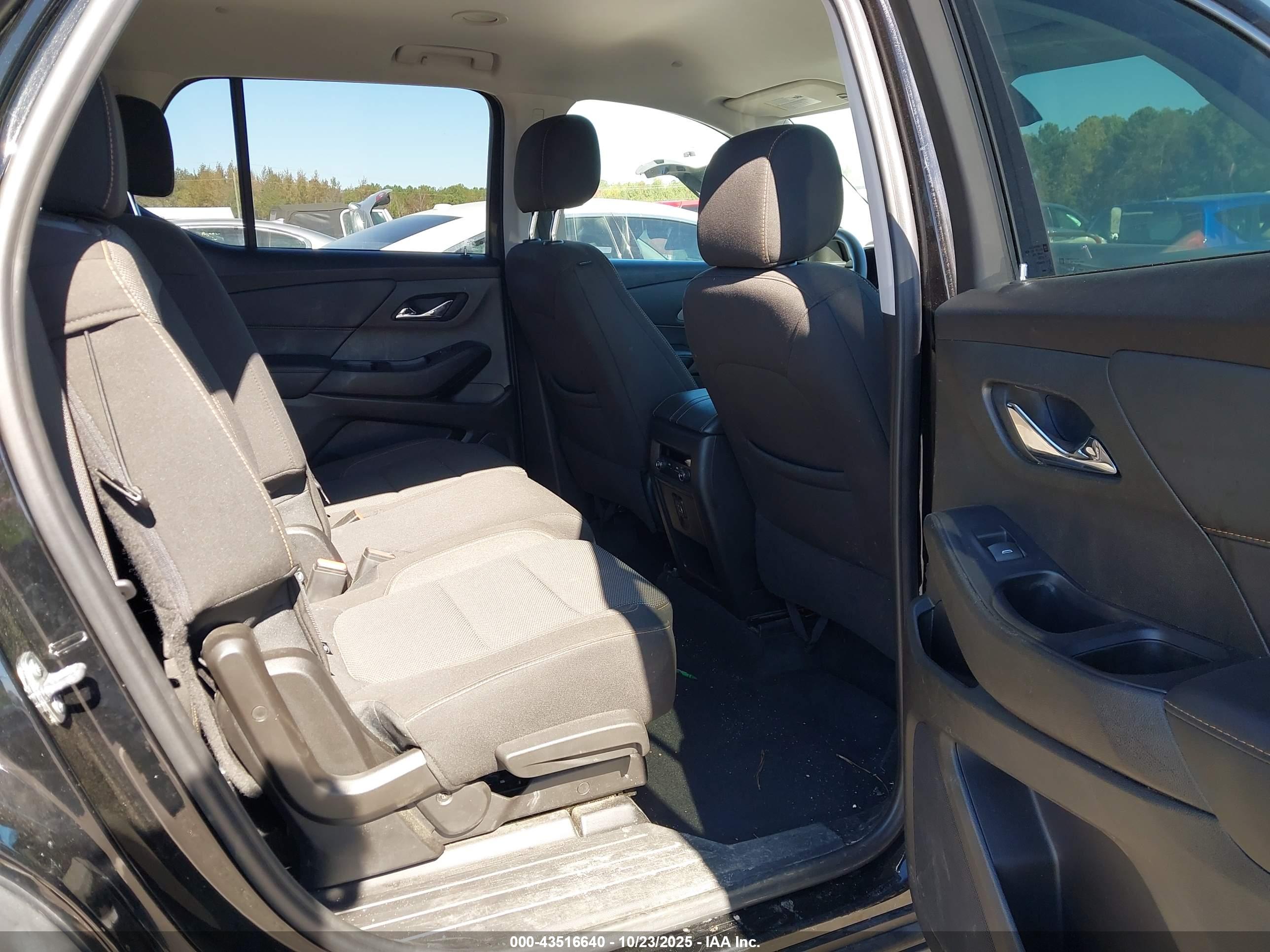 CHEVROLET TRAVERSE image 8