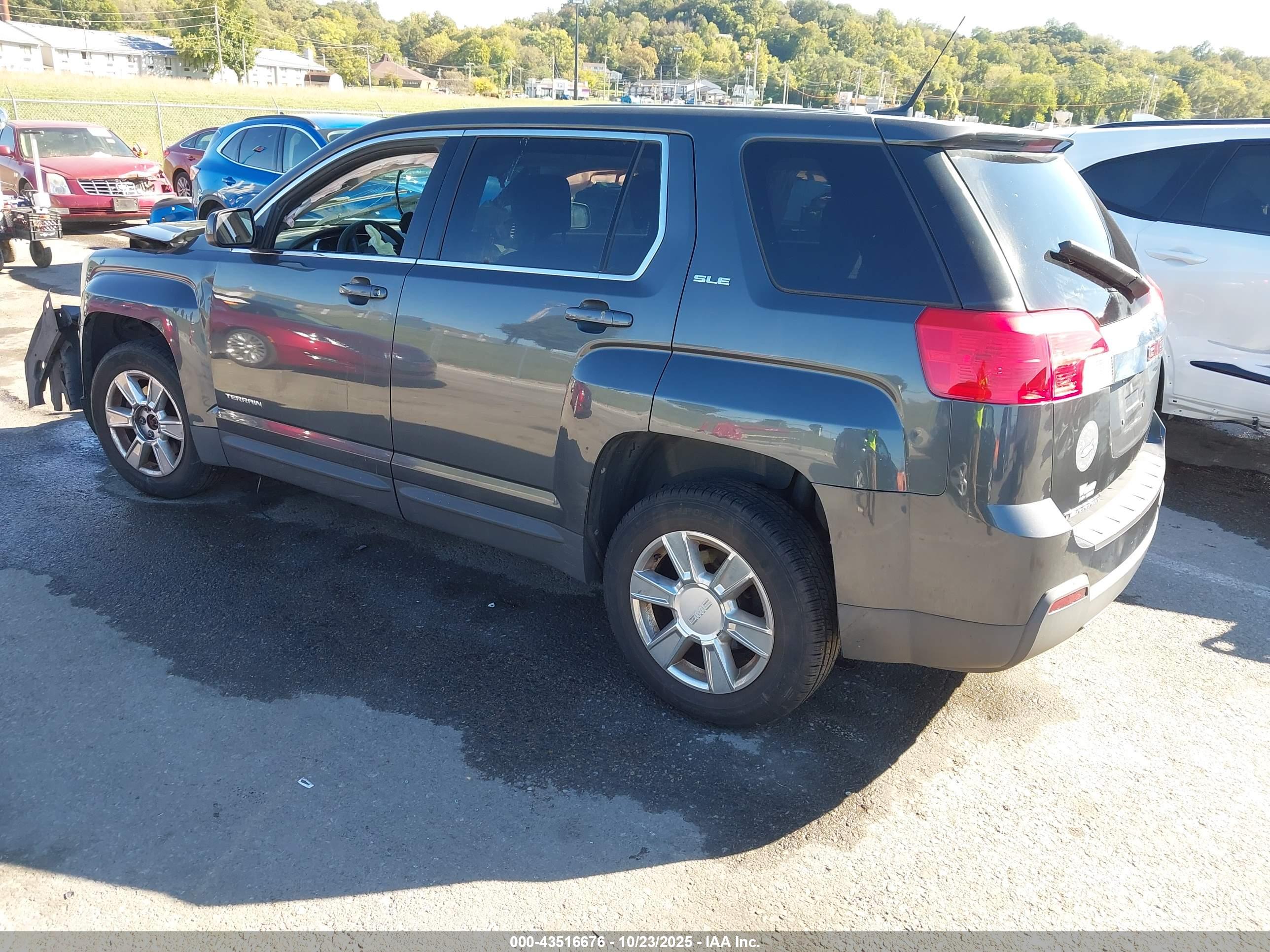 GMC TERRAIN image 3