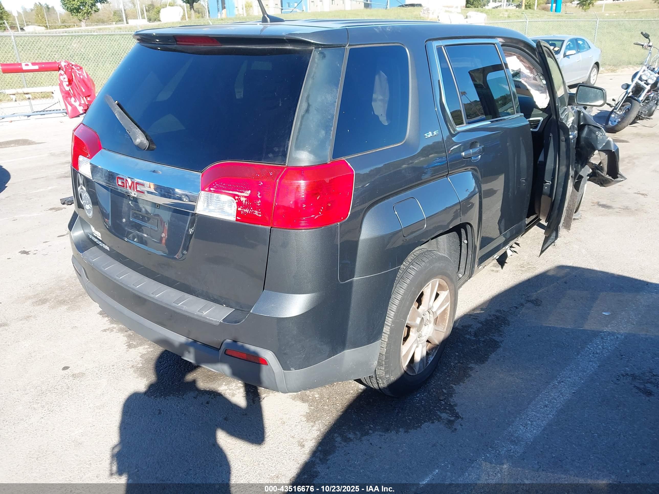 GMC TERRAIN image 4