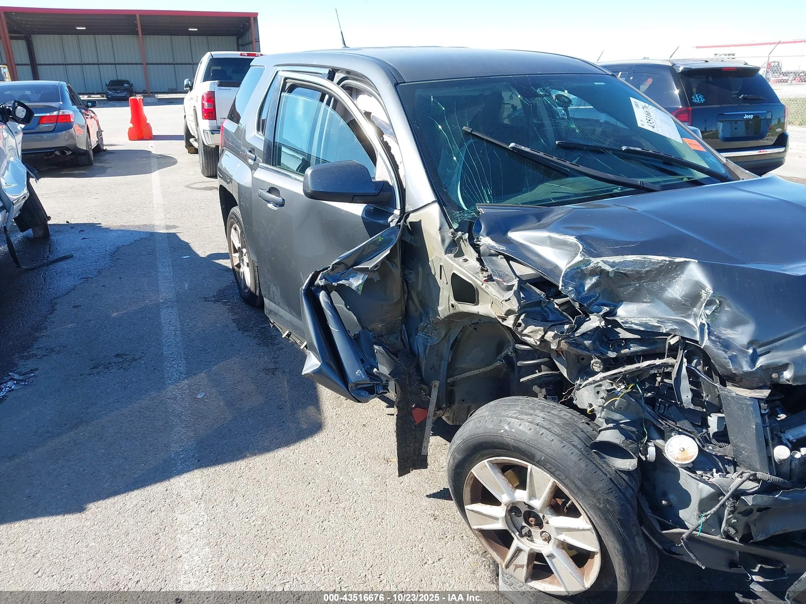 GMC TERRAIN image 6
