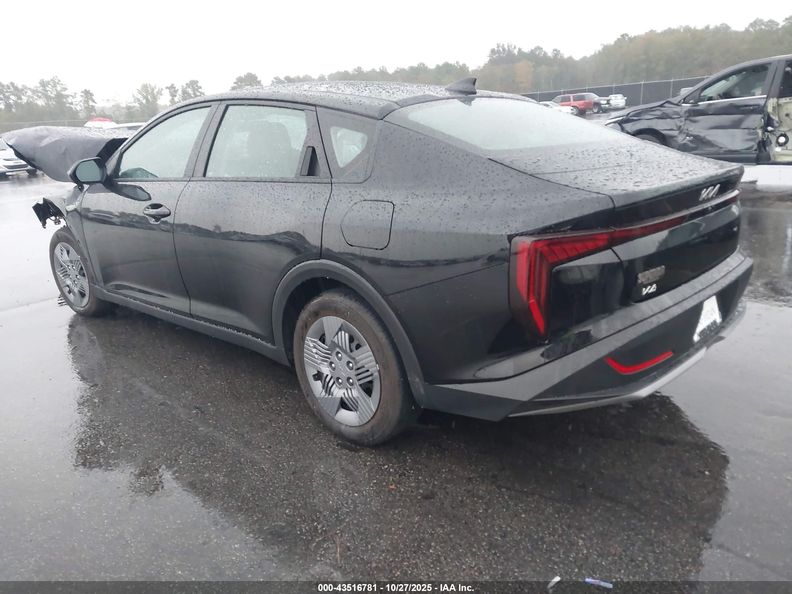 KIA K4 image 3