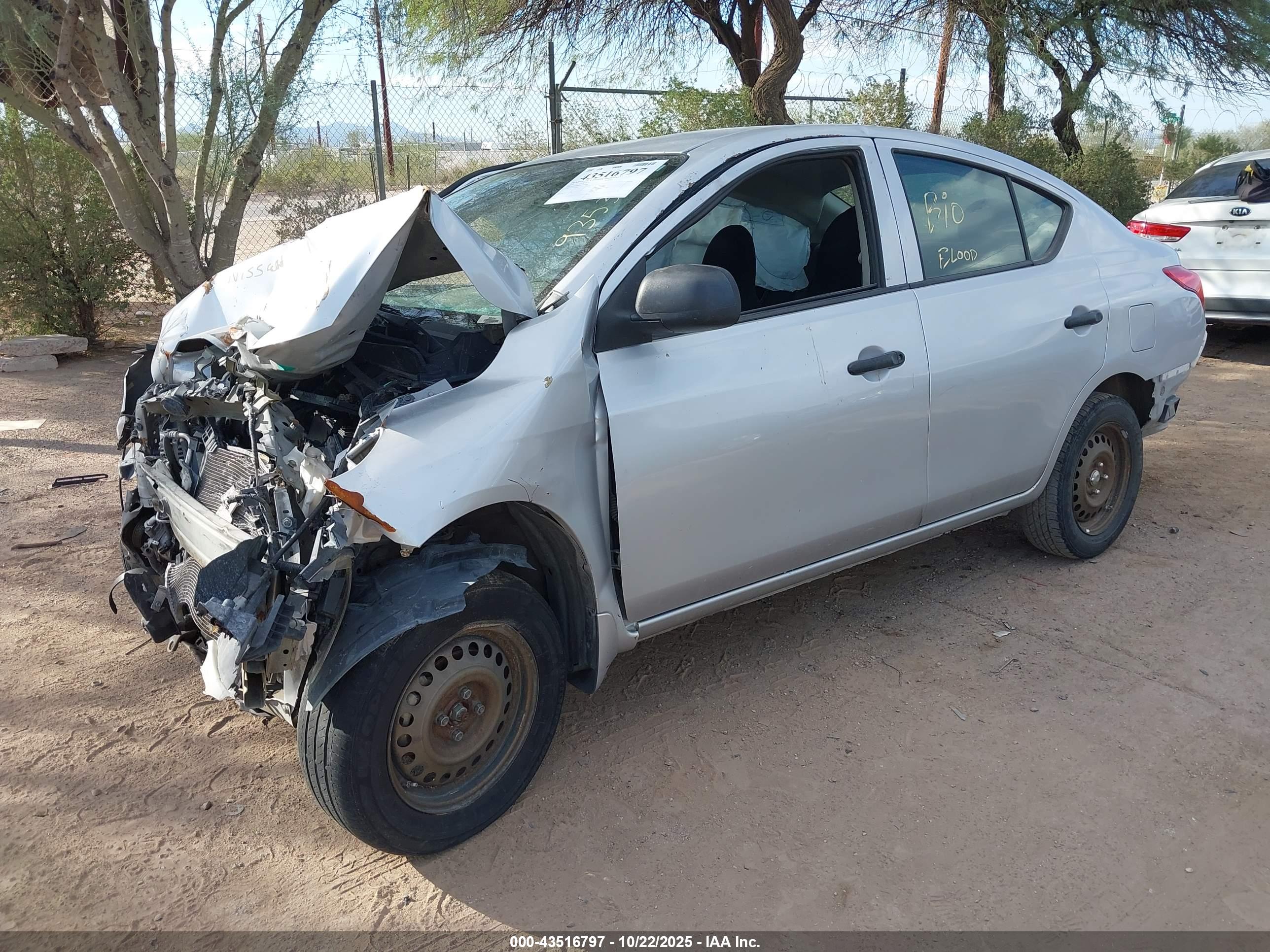 NISSAN VERSA image 2