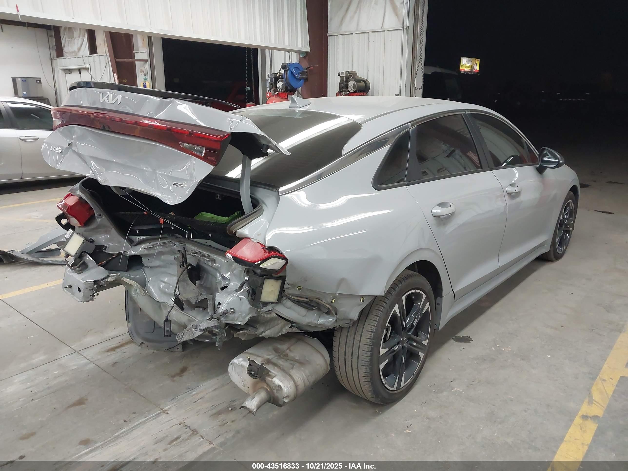 KIA K5 image 4