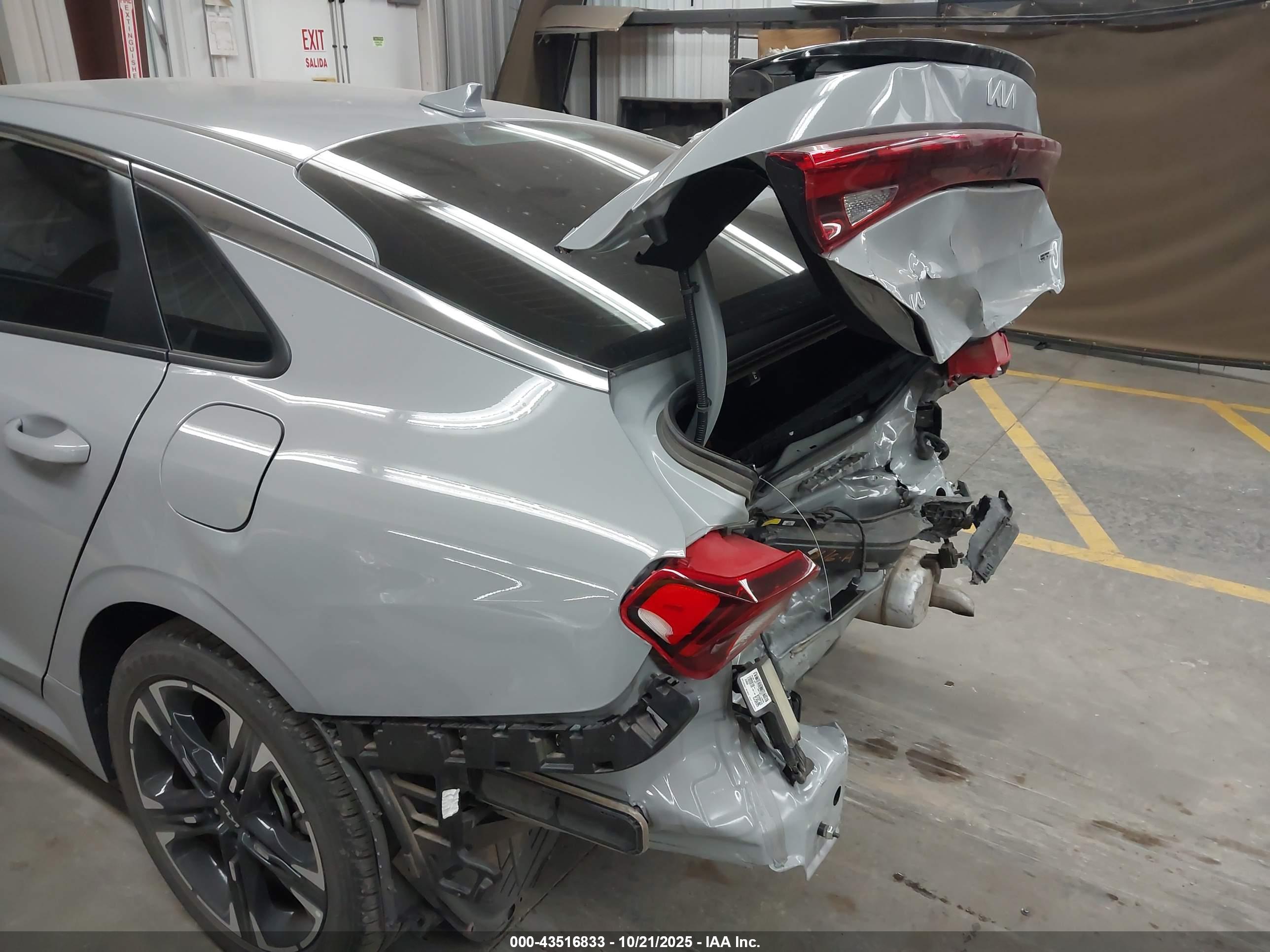 KIA K5 image 6