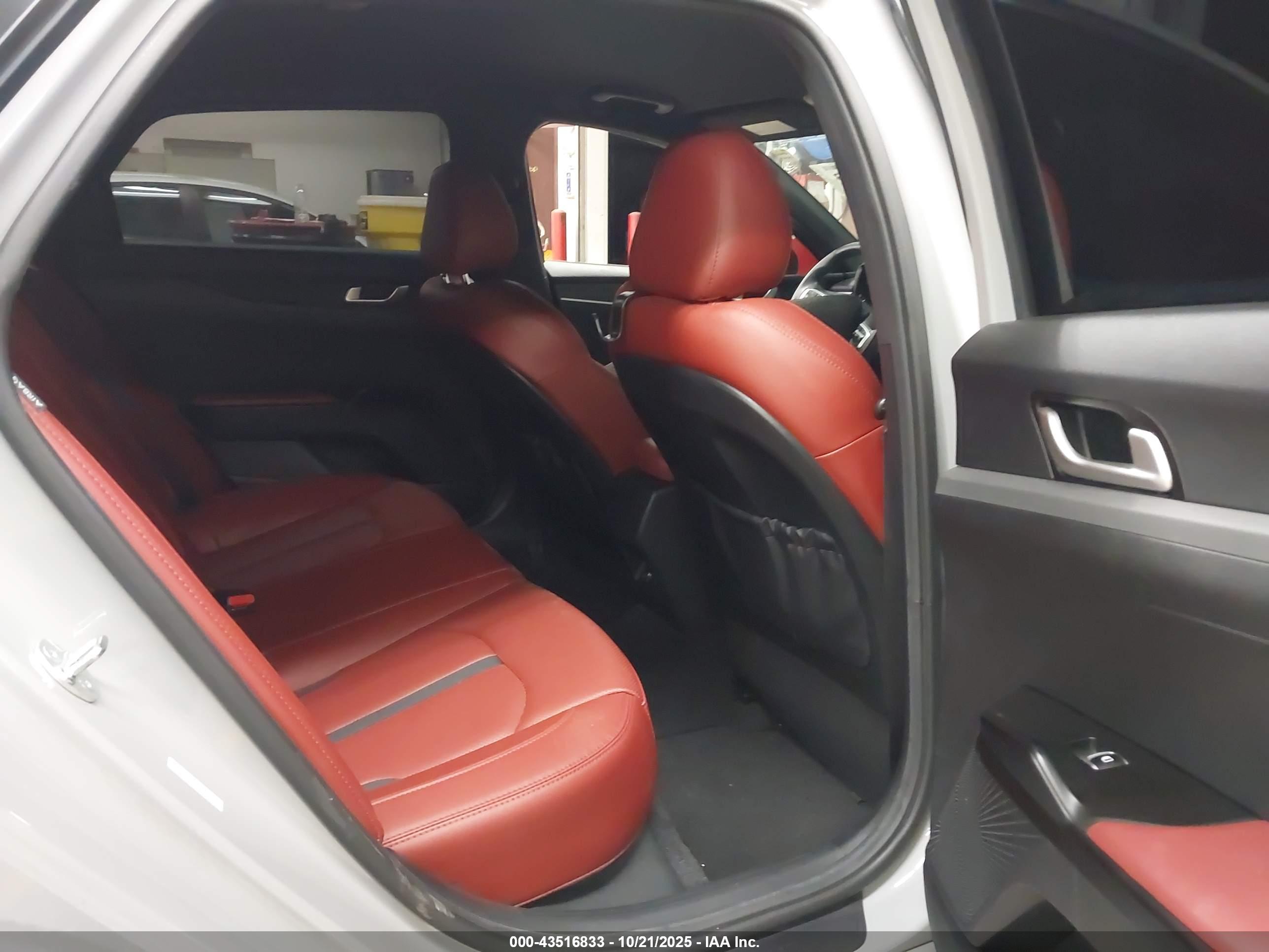KIA K5 image 8