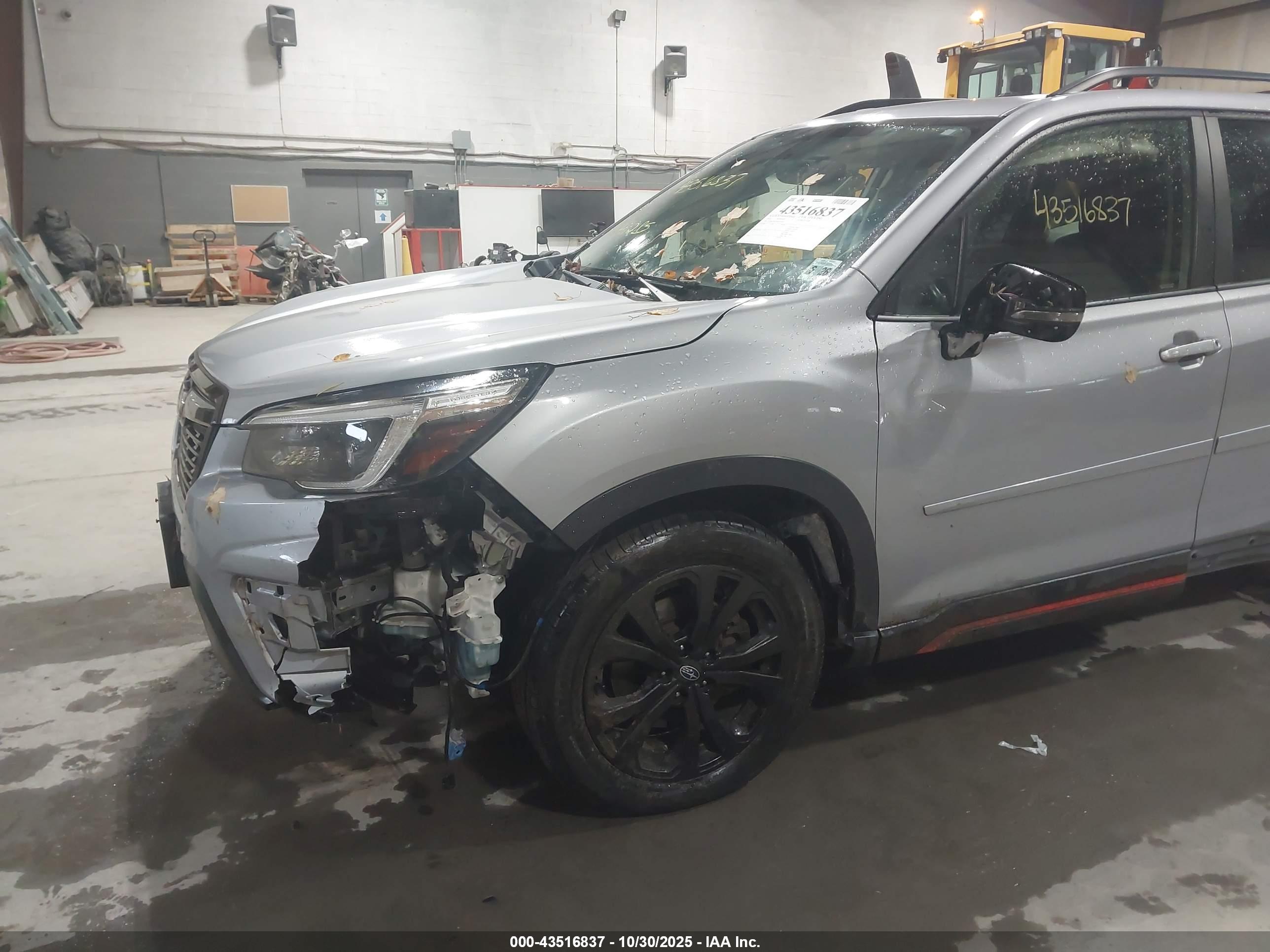 SUBARU FORESTER image 6
