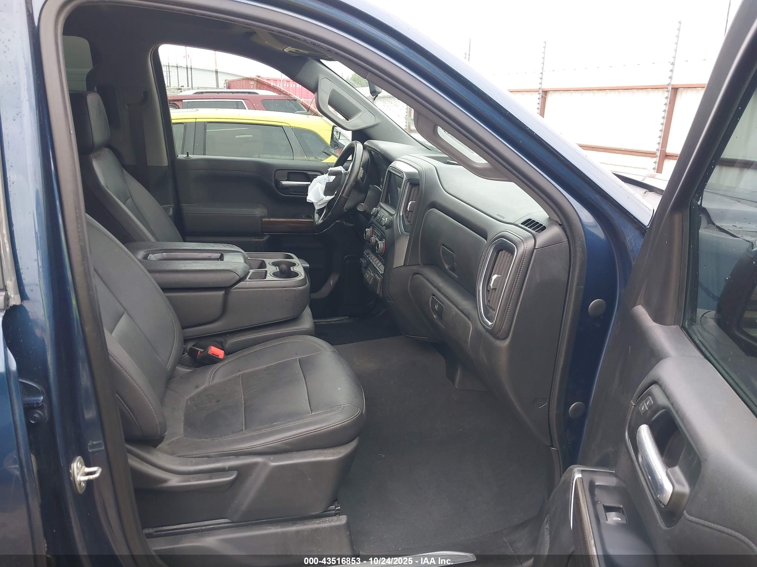 CHEVROLET SILVERADO image 5