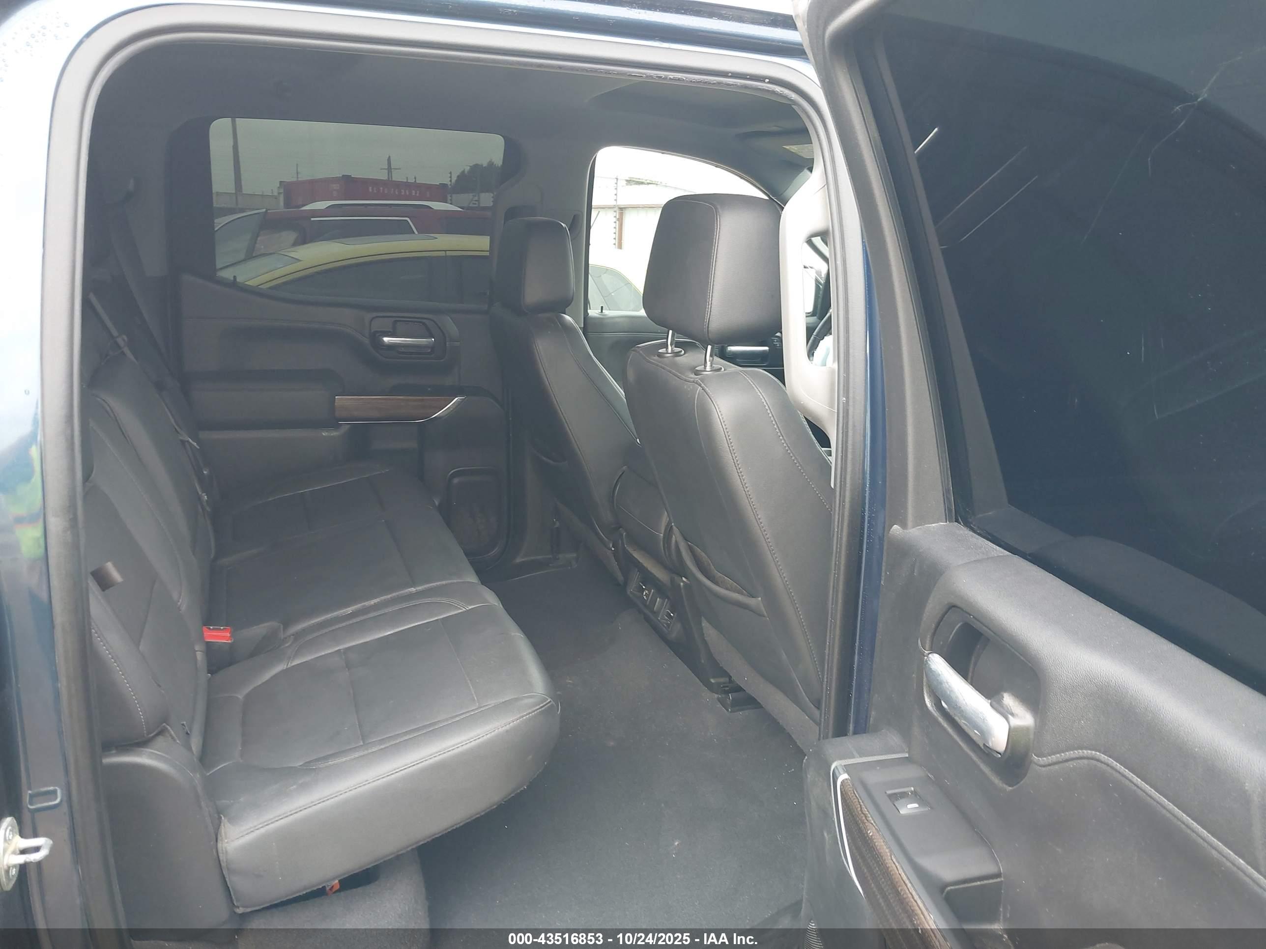 CHEVROLET SILVERADO image 8