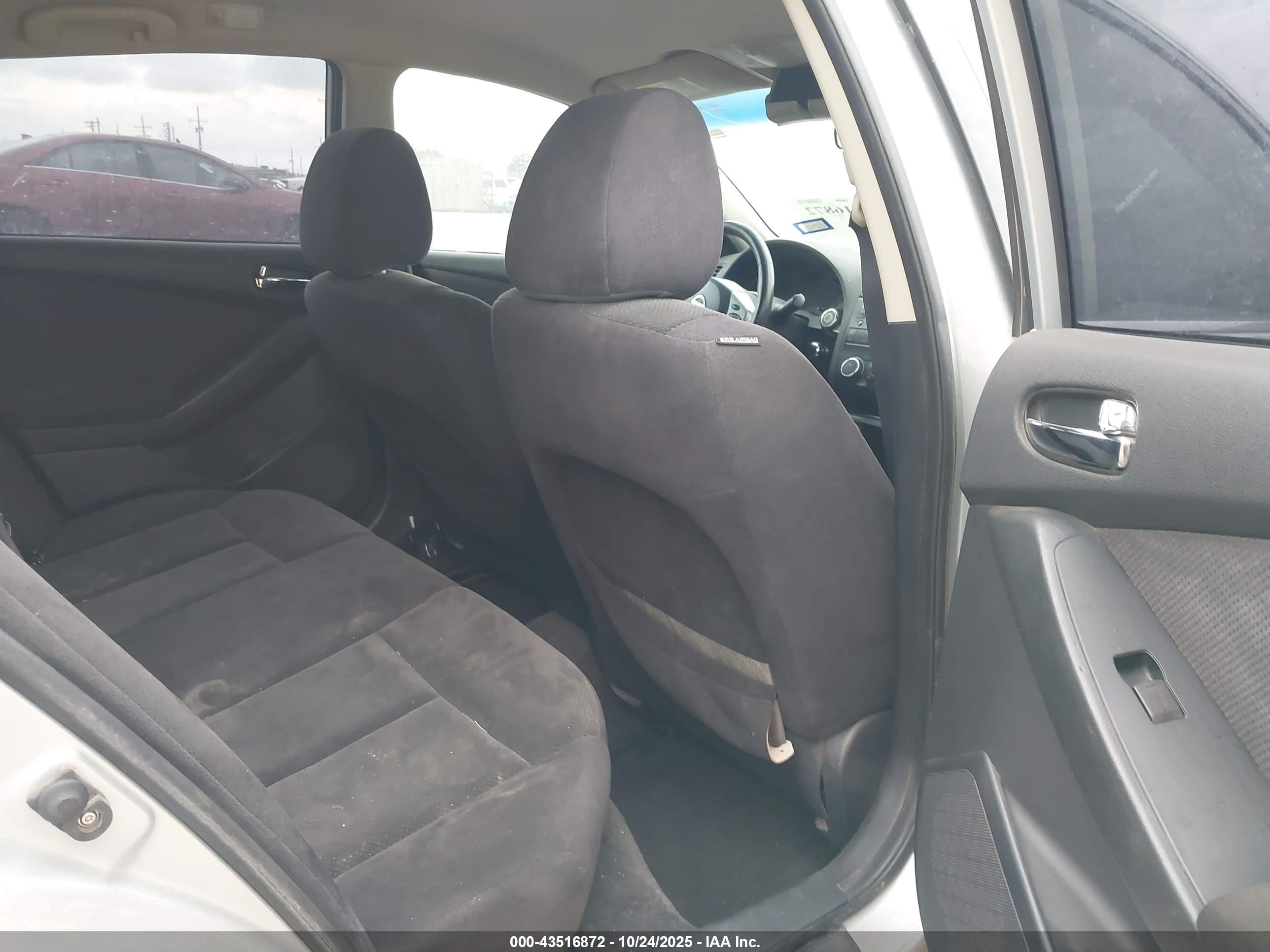 NISSAN ALTIMA image 8