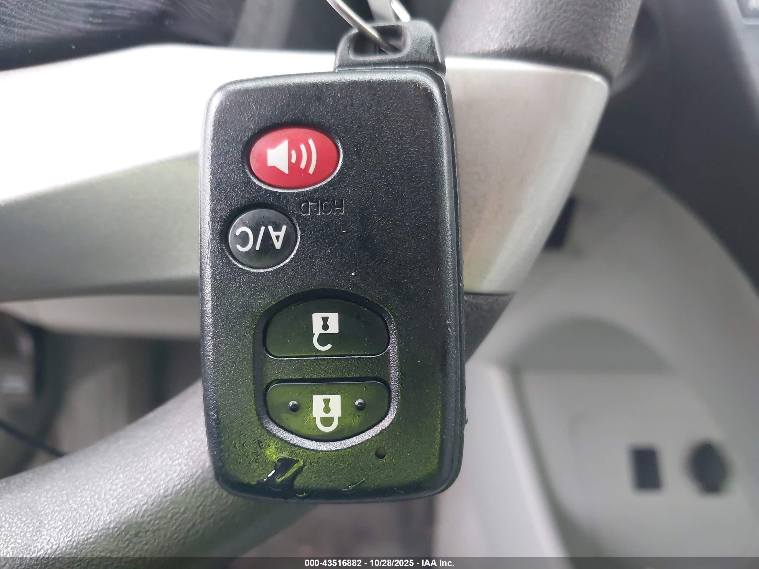 TOYOTA PRIUS image 11