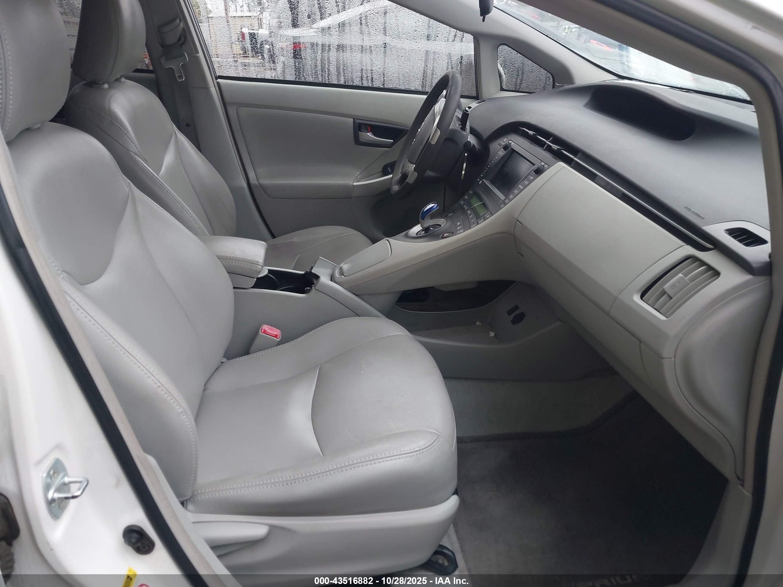 TOYOTA PRIUS image 5