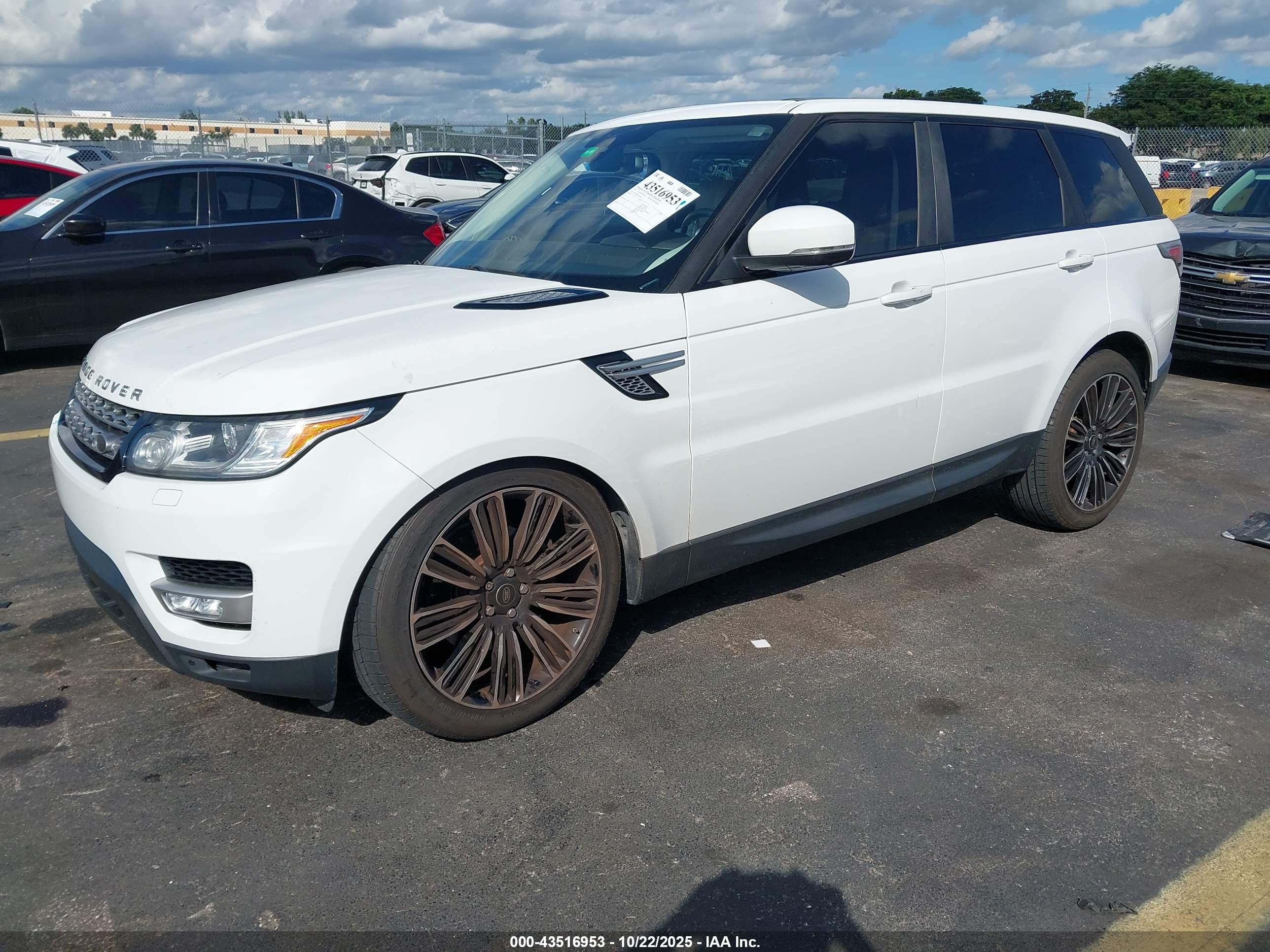 LAND ROVER image 2