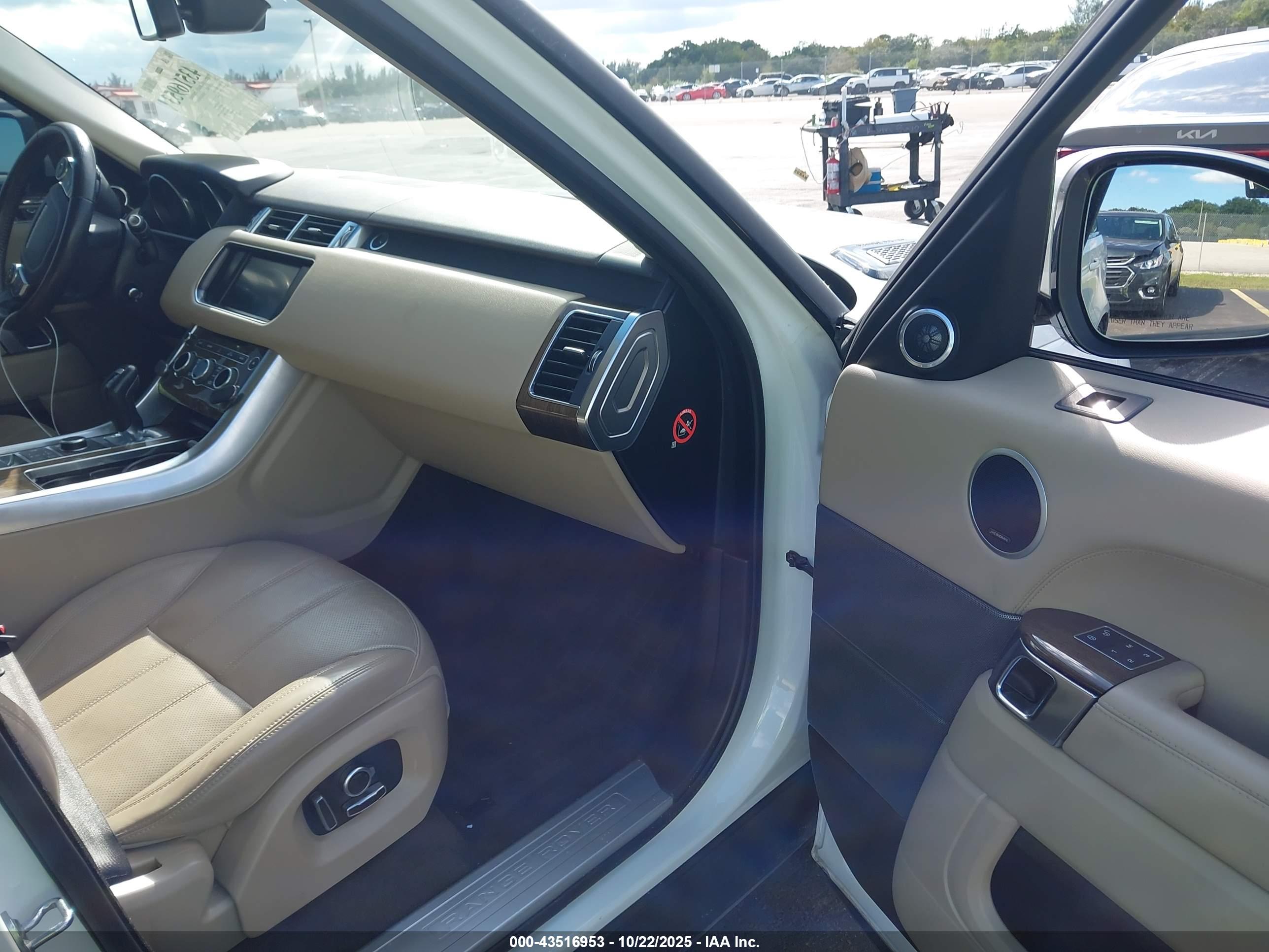 LAND ROVER image 5