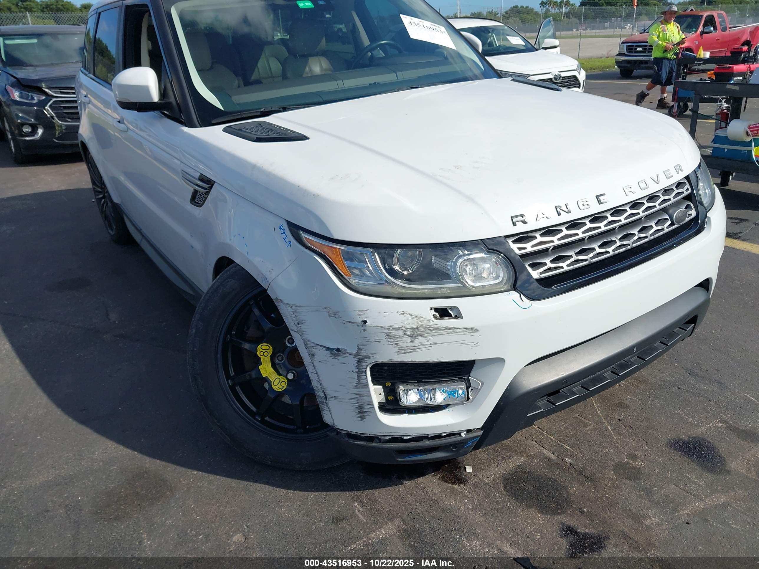LAND ROVER image 6