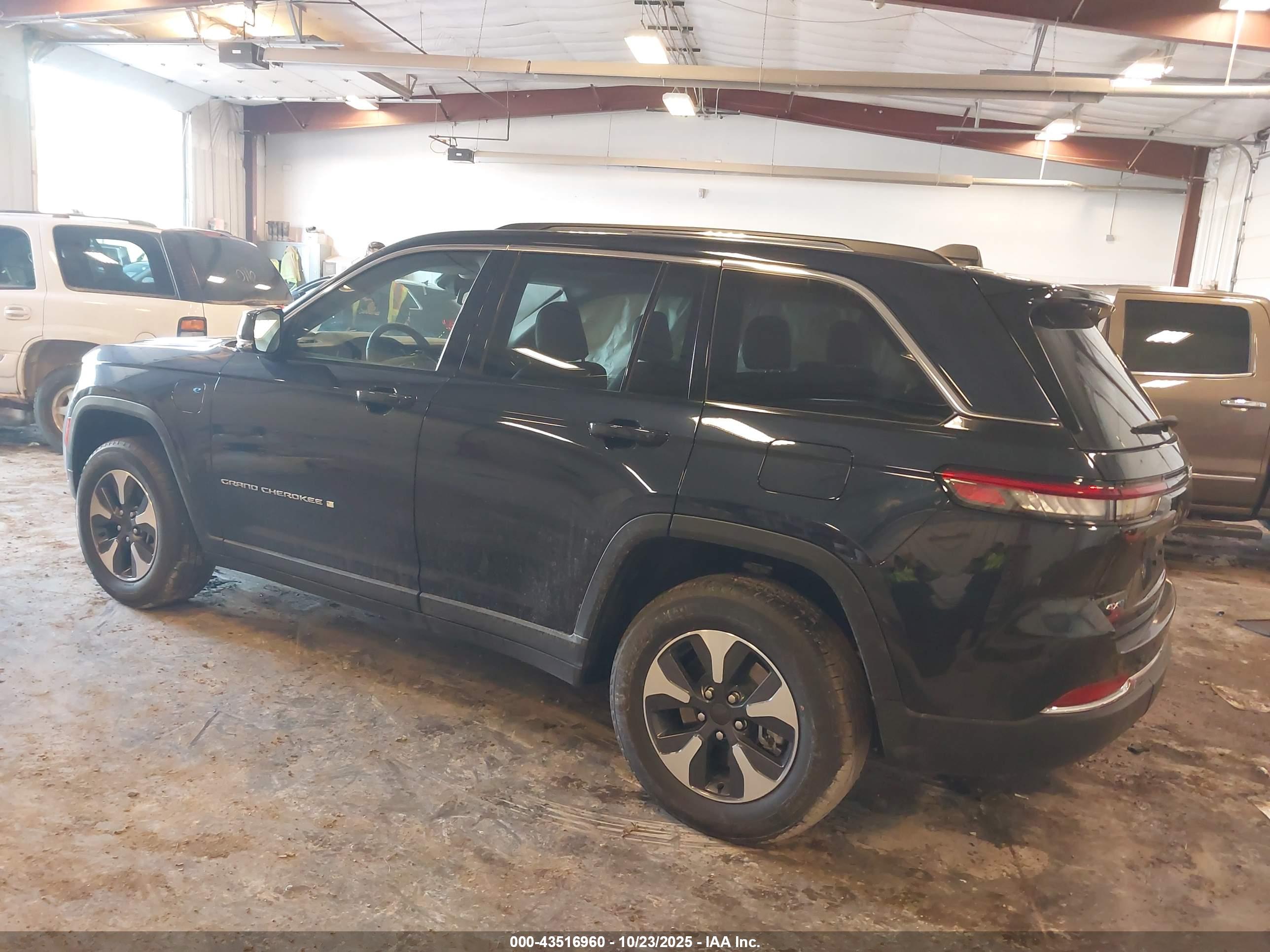 JEEP GRAND image 3