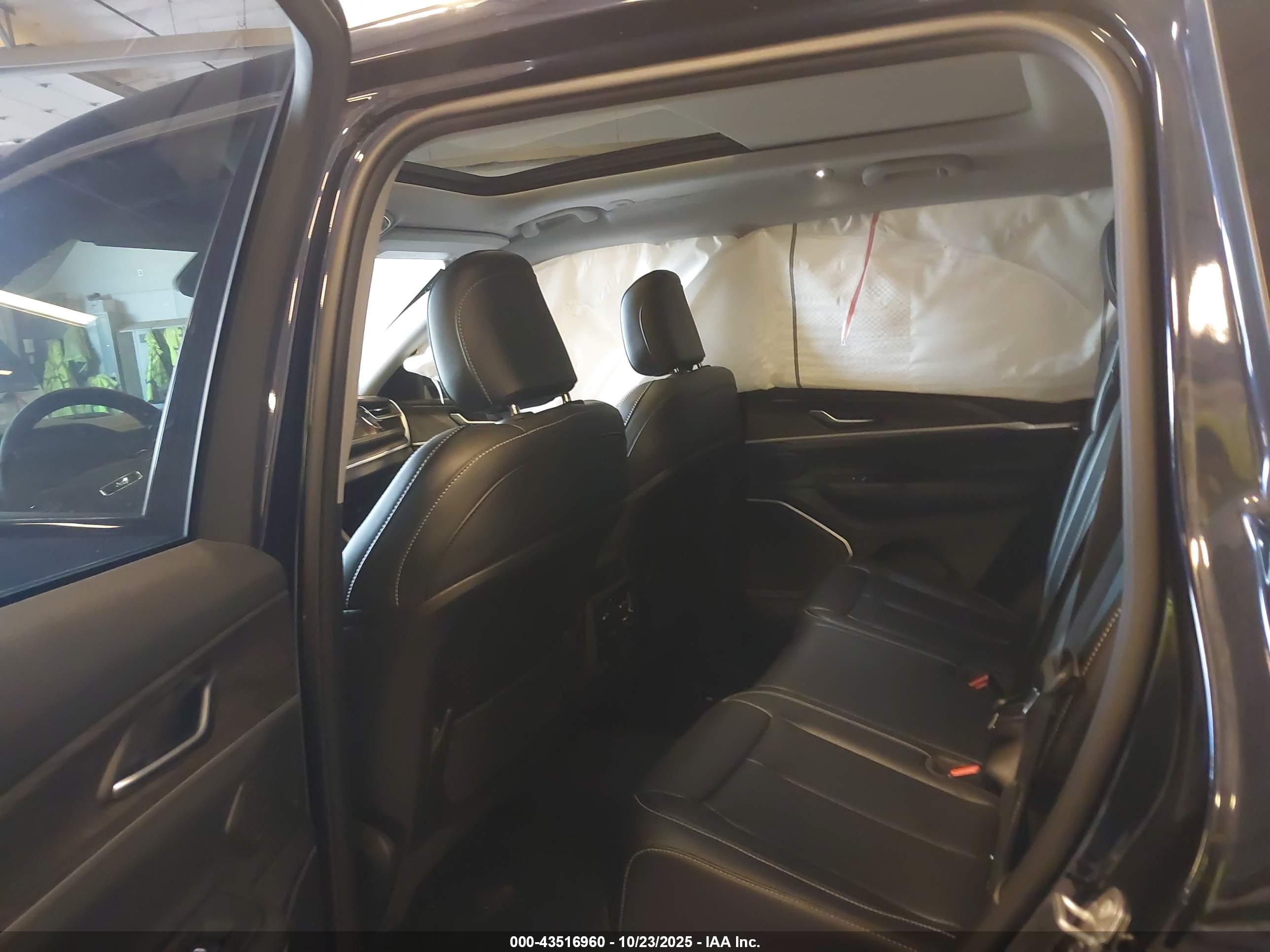 JEEP GRAND image 8