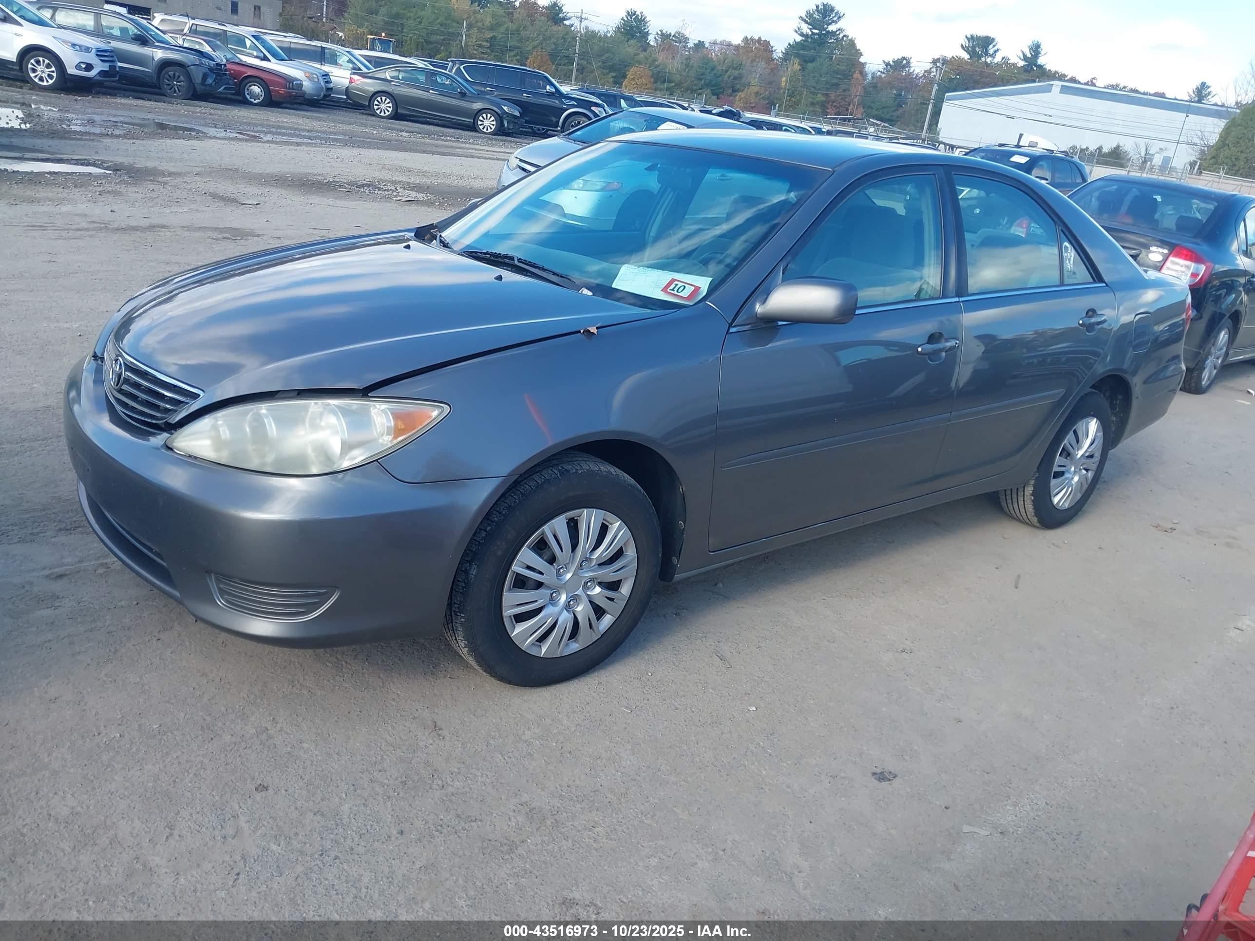 TOYOTA CAMRY image 2