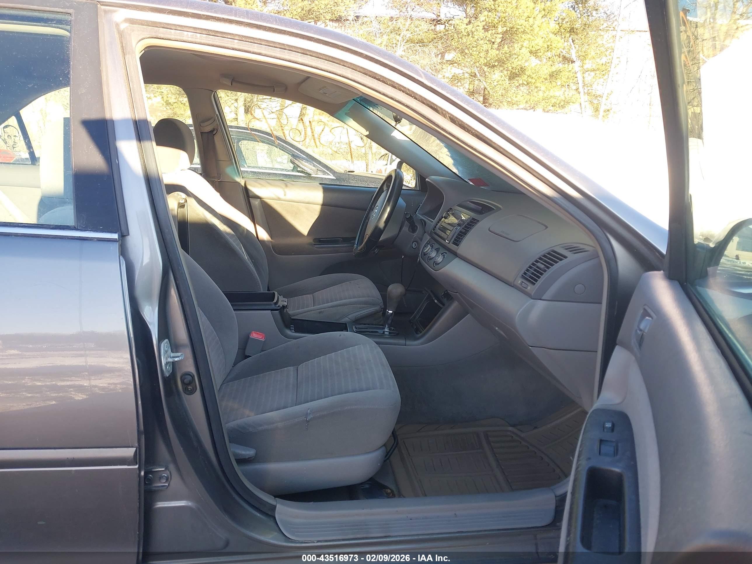 TOYOTA CAMRY image 5