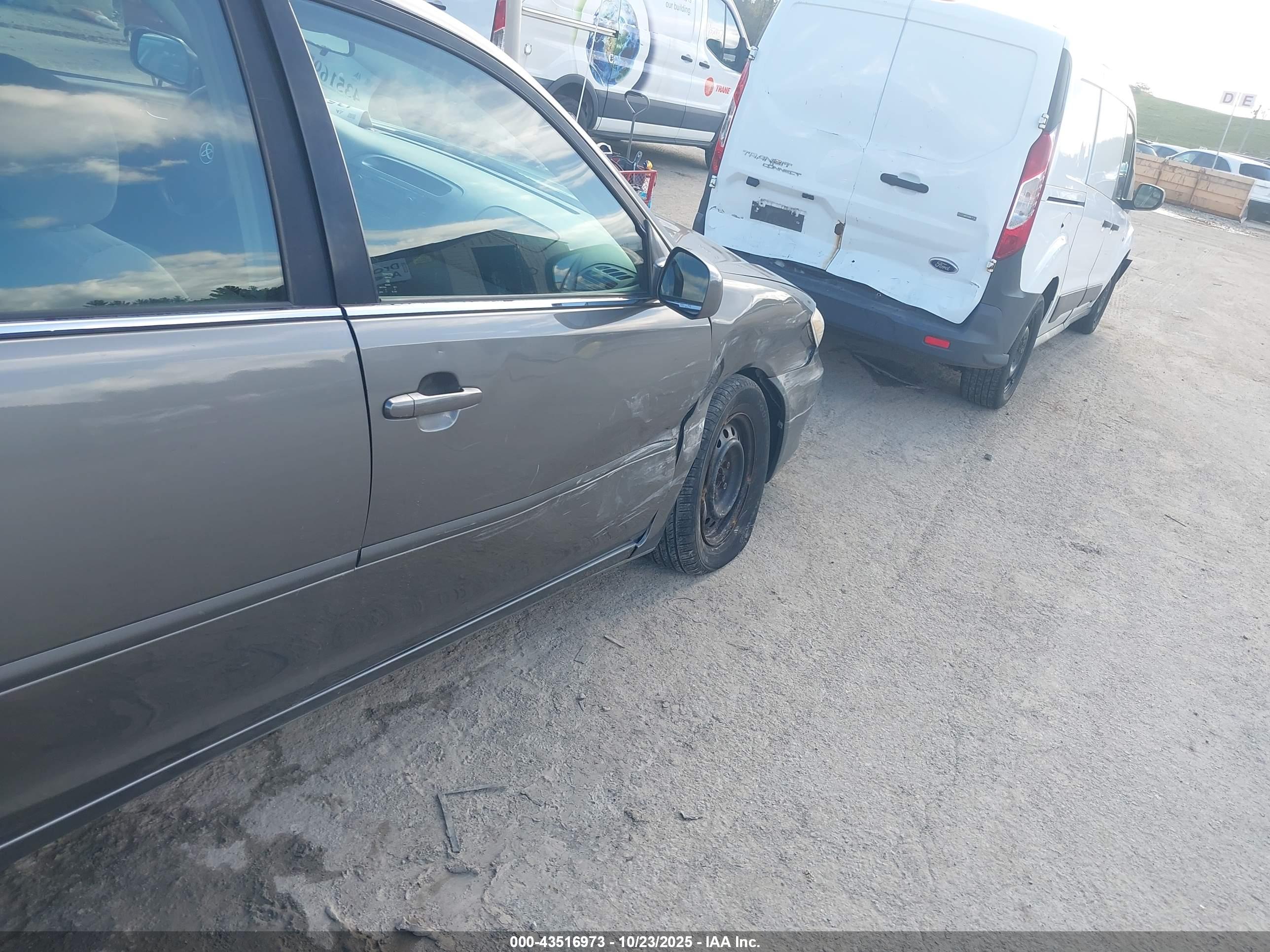 TOYOTA CAMRY image 6