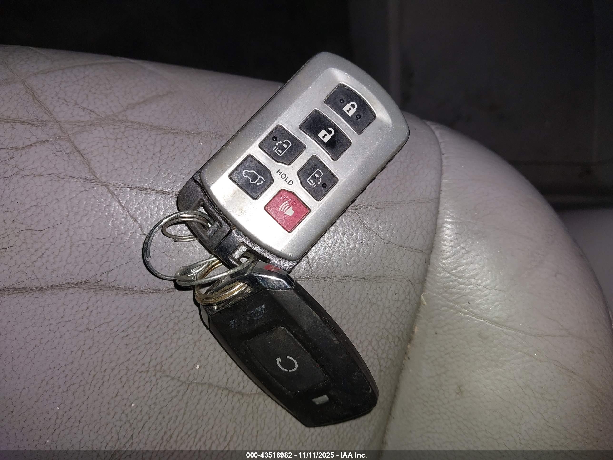 TOYOTA SIENNA image 11