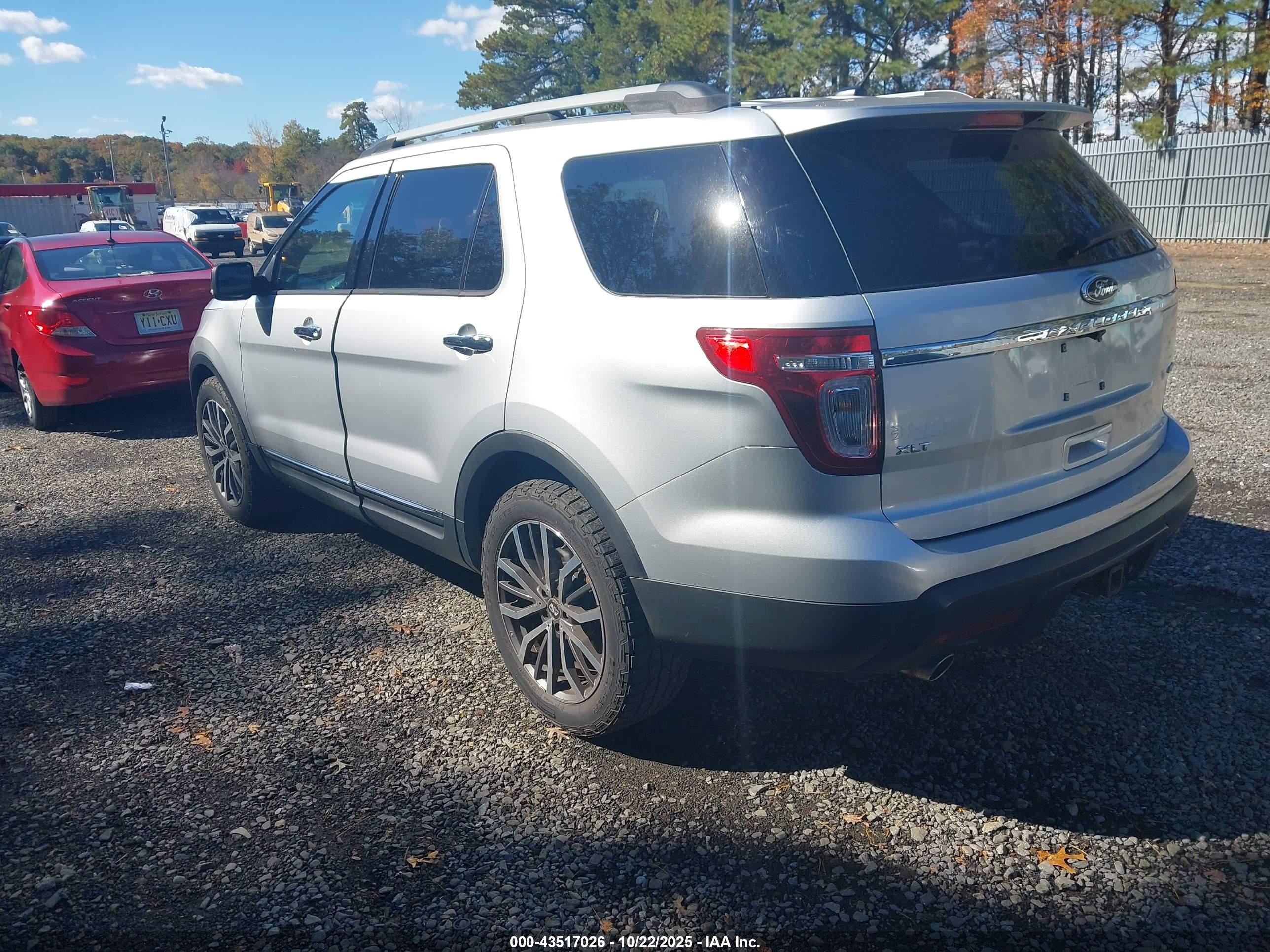 FORD EXPLORER image 3