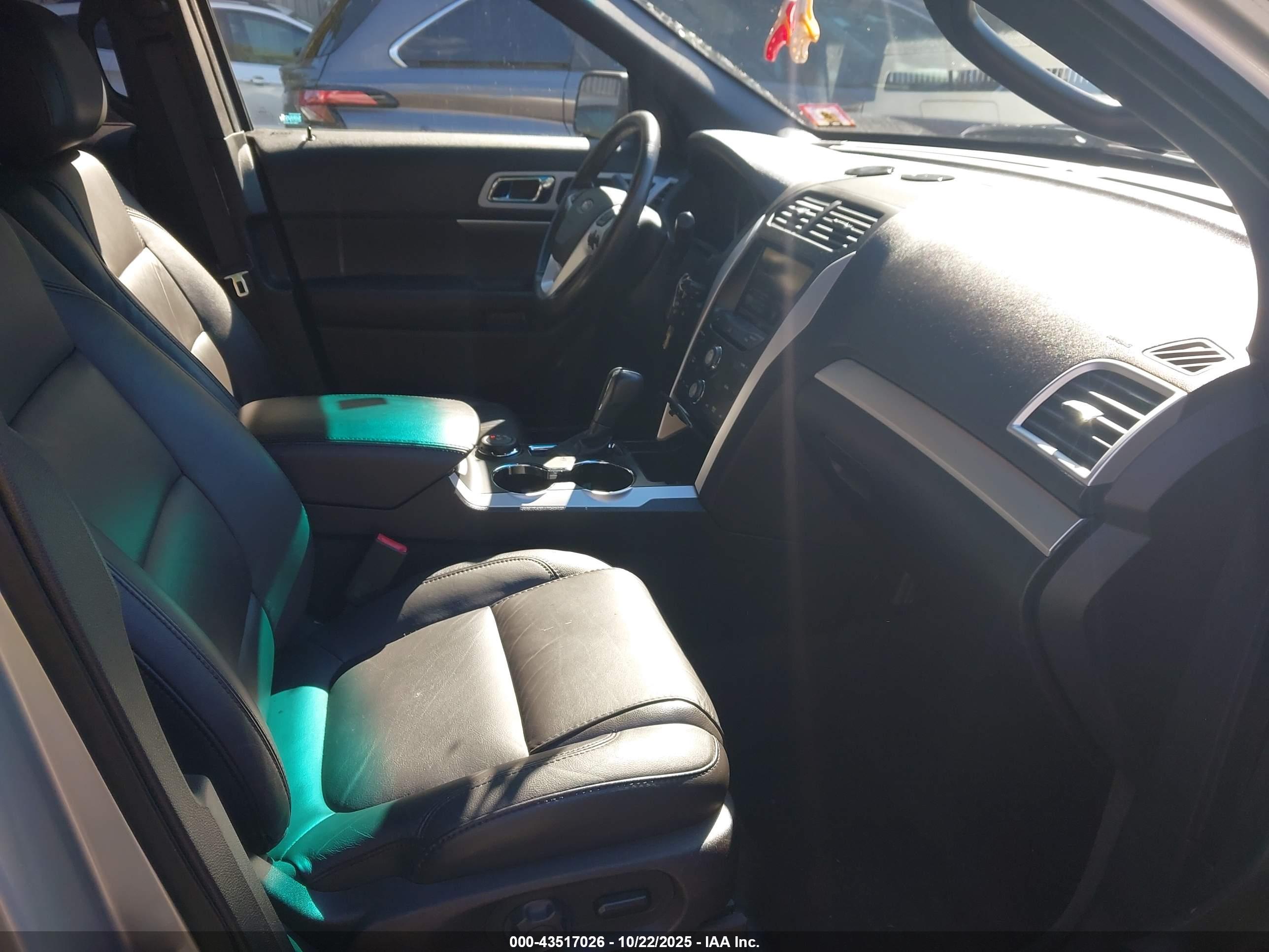 FORD EXPLORER image 5