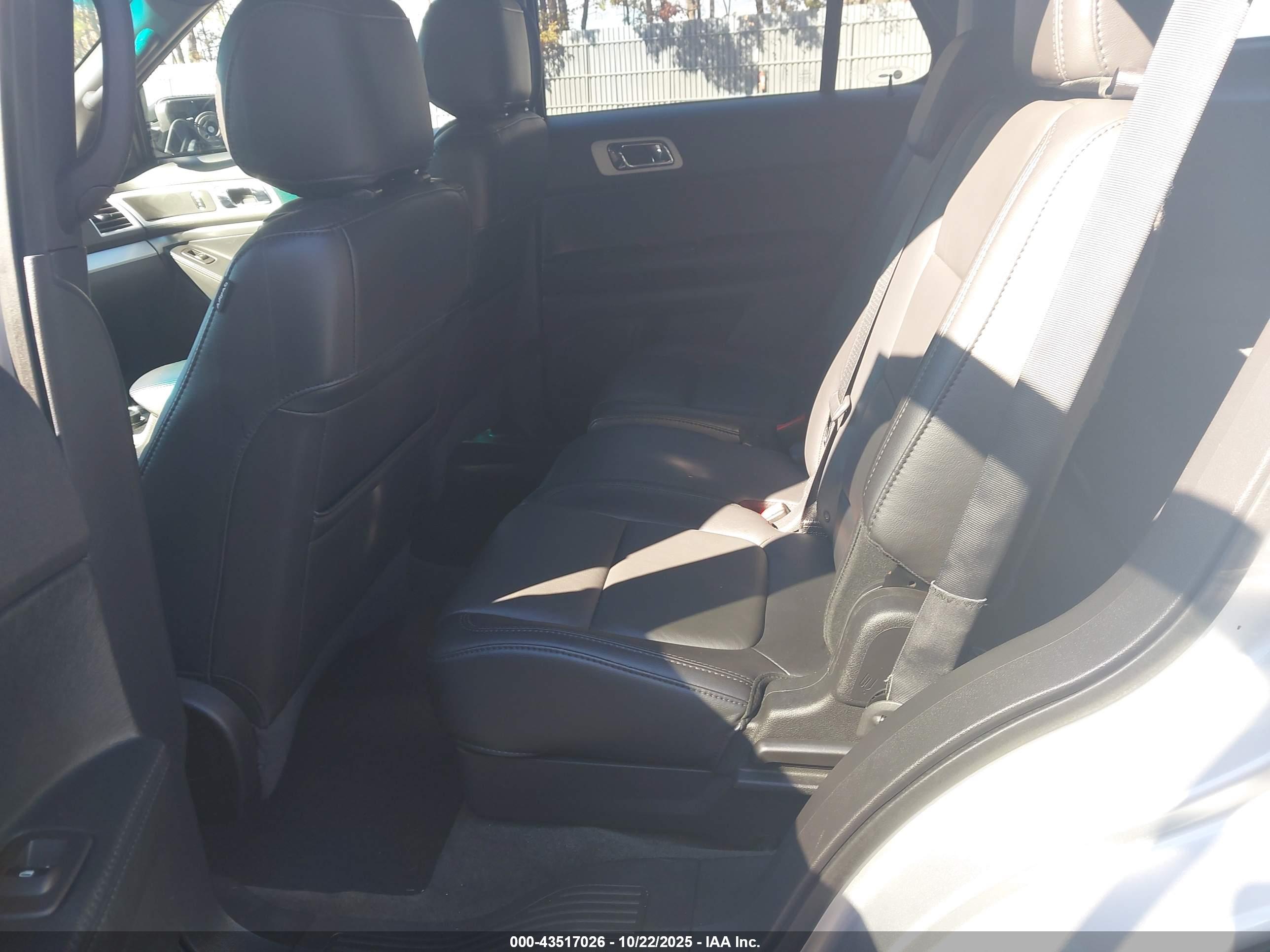 FORD EXPLORER image 8