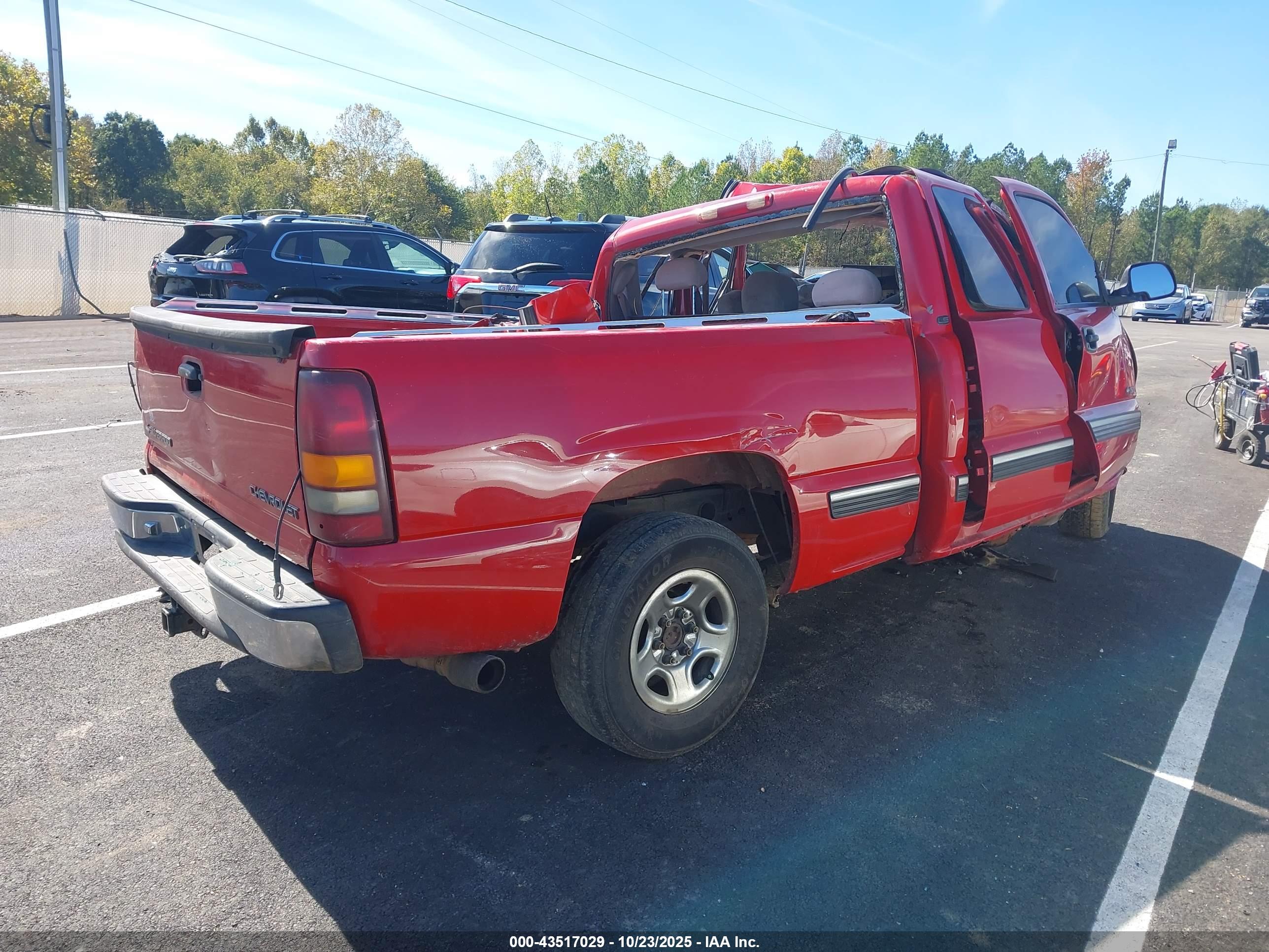 CHEVROLET SILVERADO image 4