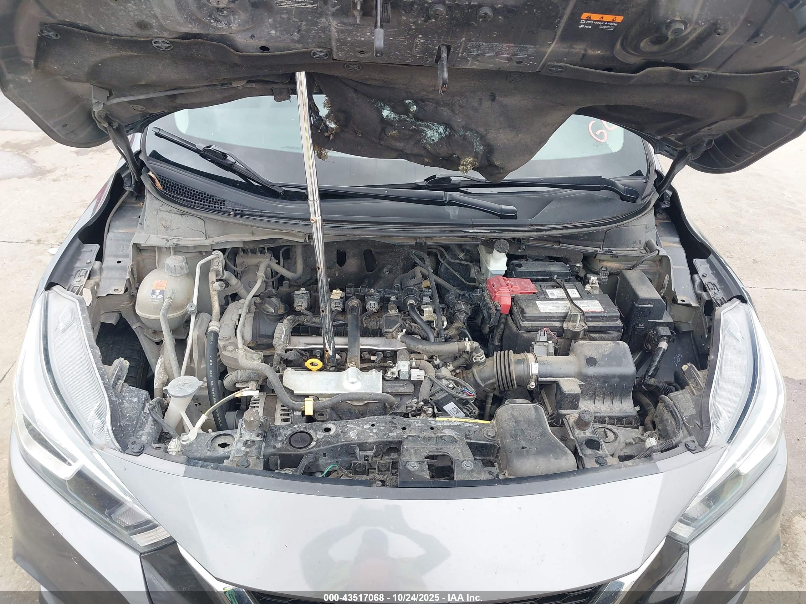 NISSAN VERSA image 10