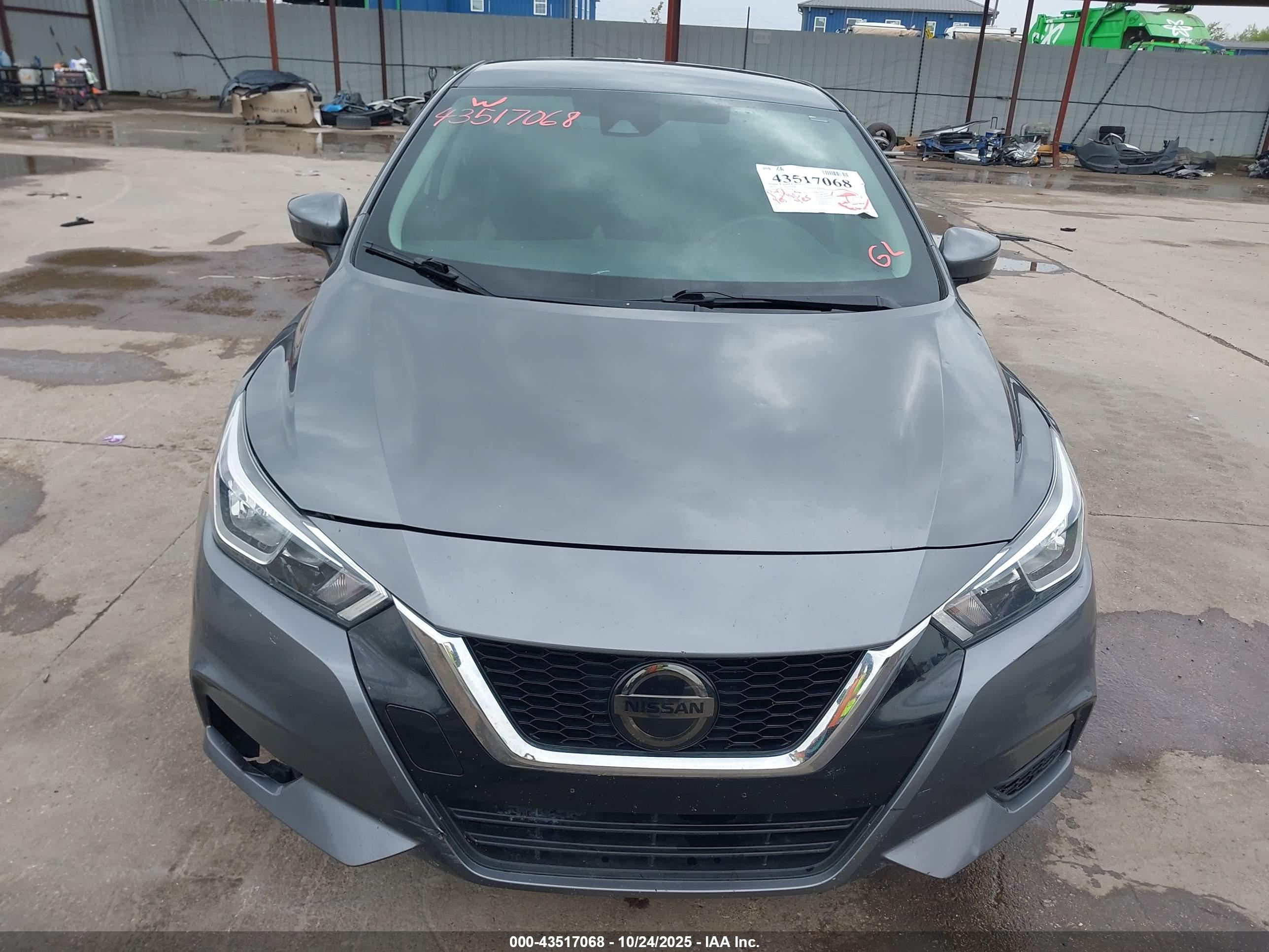 NISSAN VERSA image 6