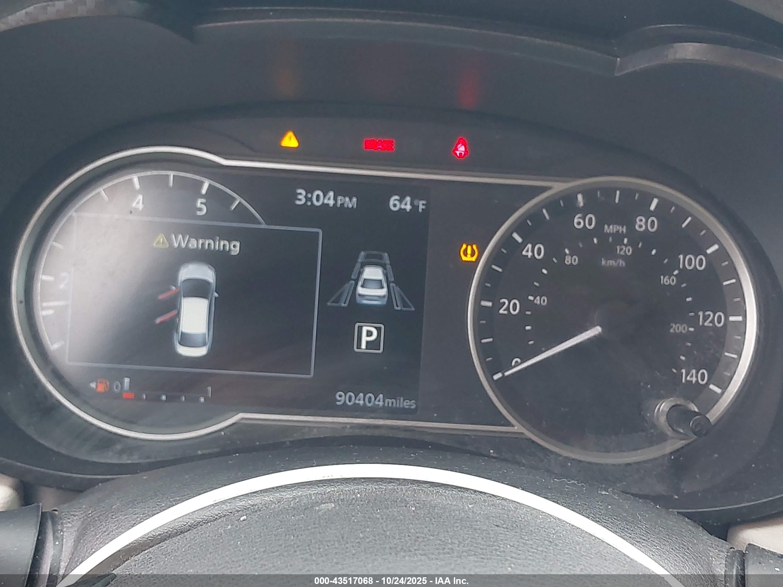 NISSAN VERSA image 7