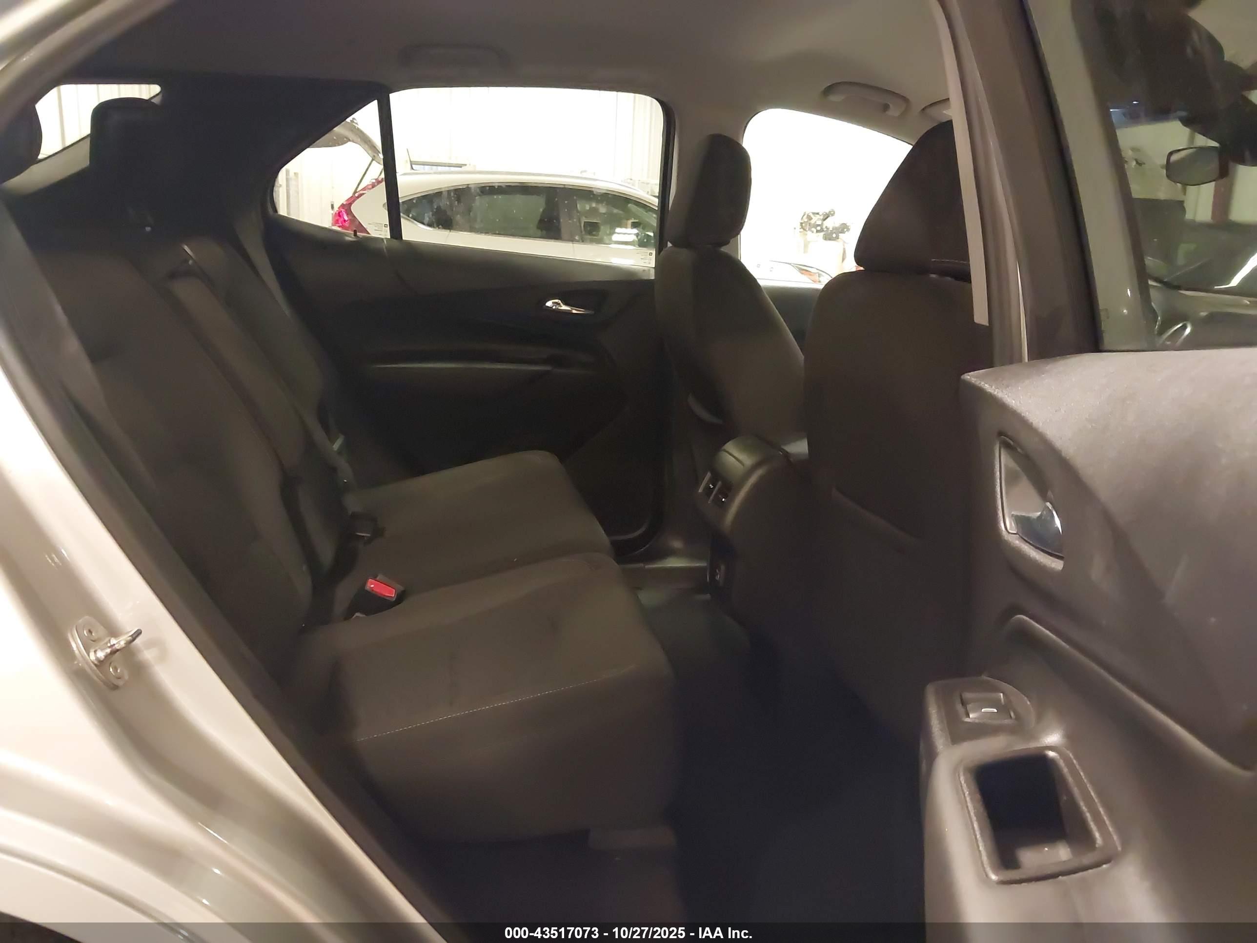CHEVROLET EQUINOX image 8