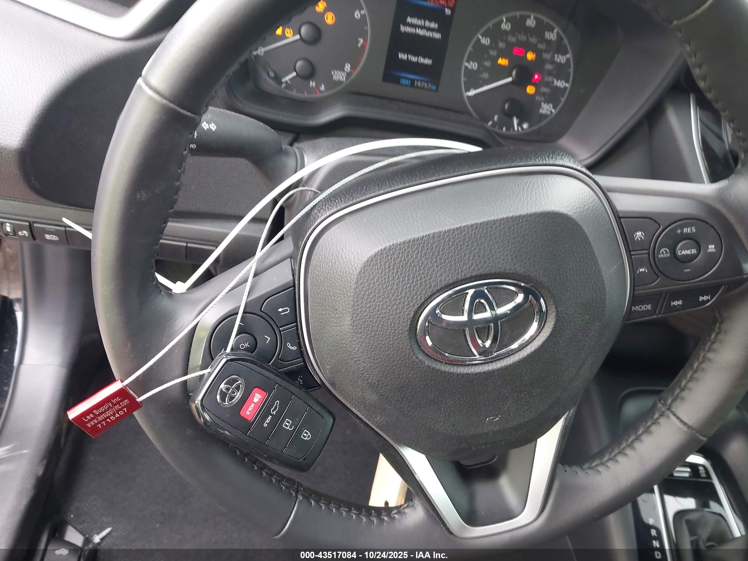TOYOTA COROLLA image 11