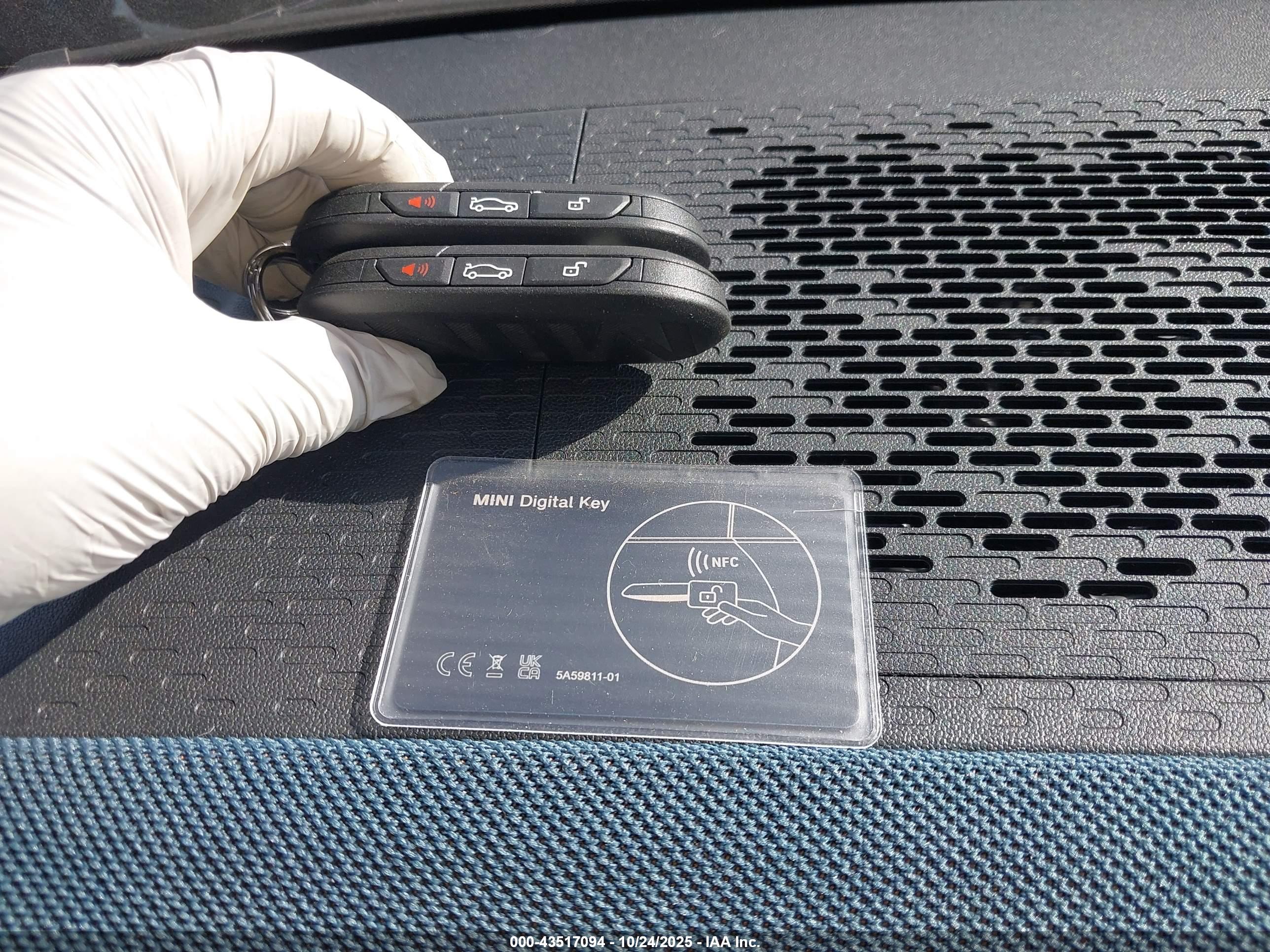 MINI COUNTRYMAN image 11