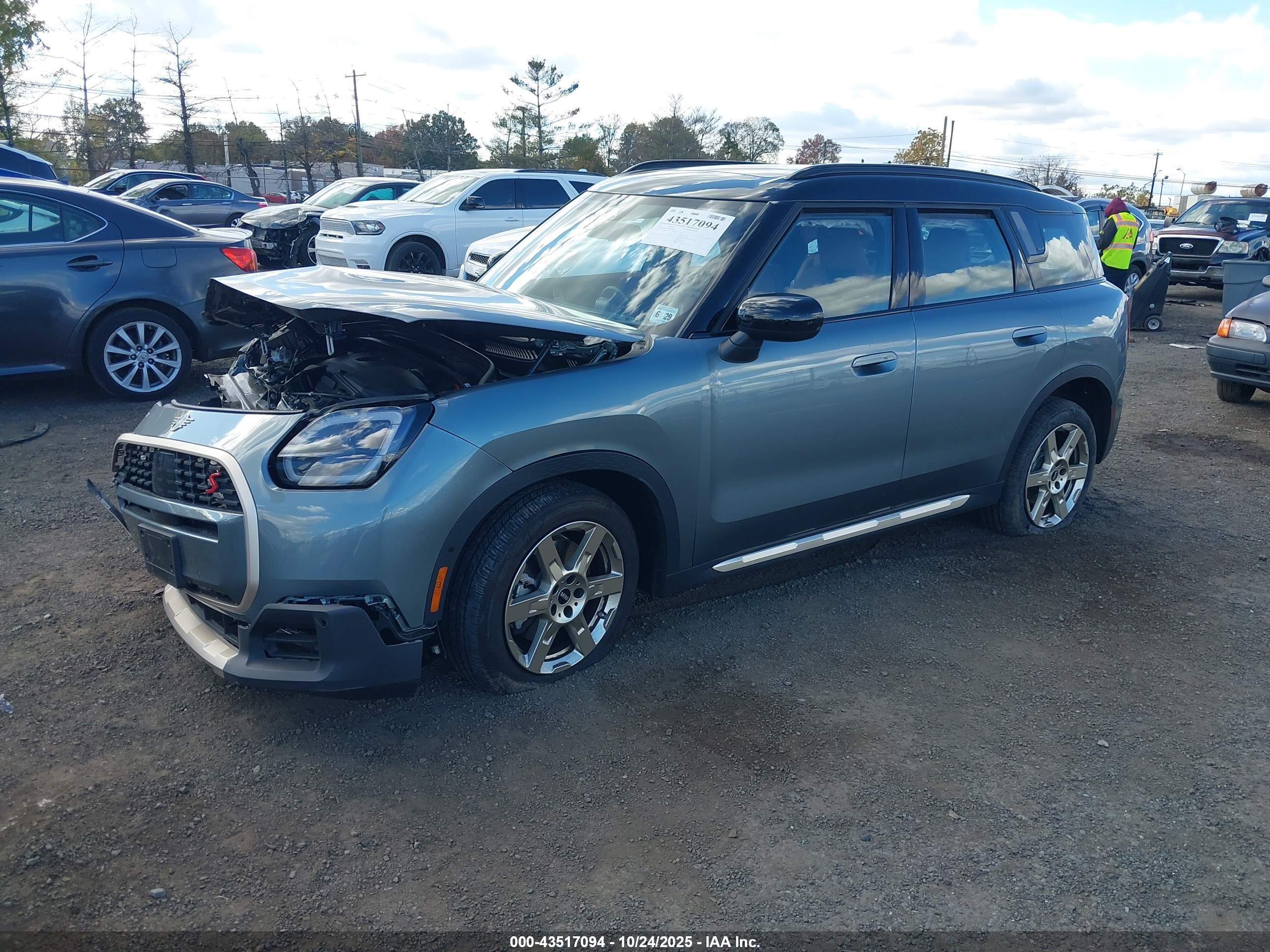 MINI COUNTRYMAN image 2