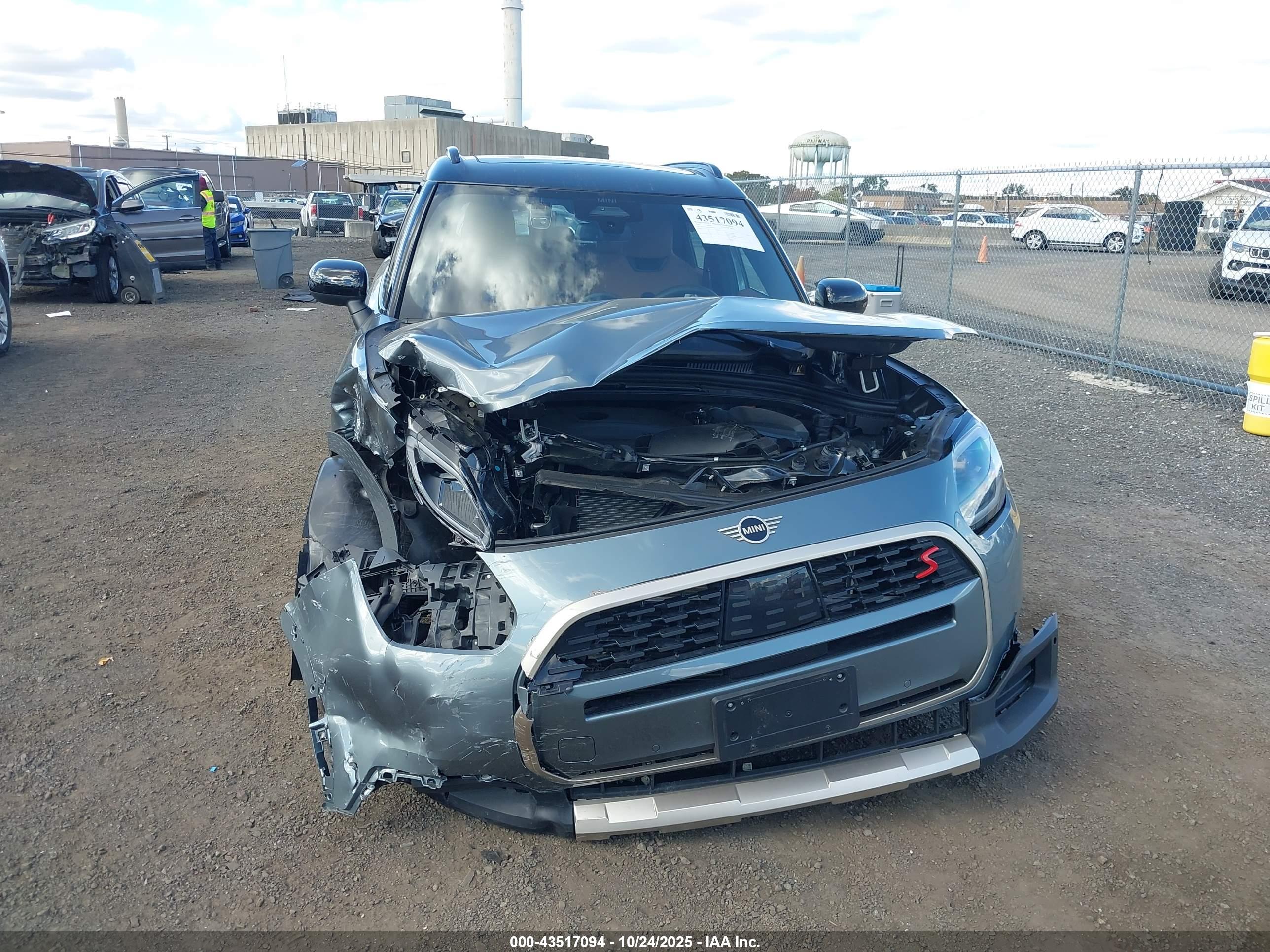 MINI COUNTRYMAN image 6