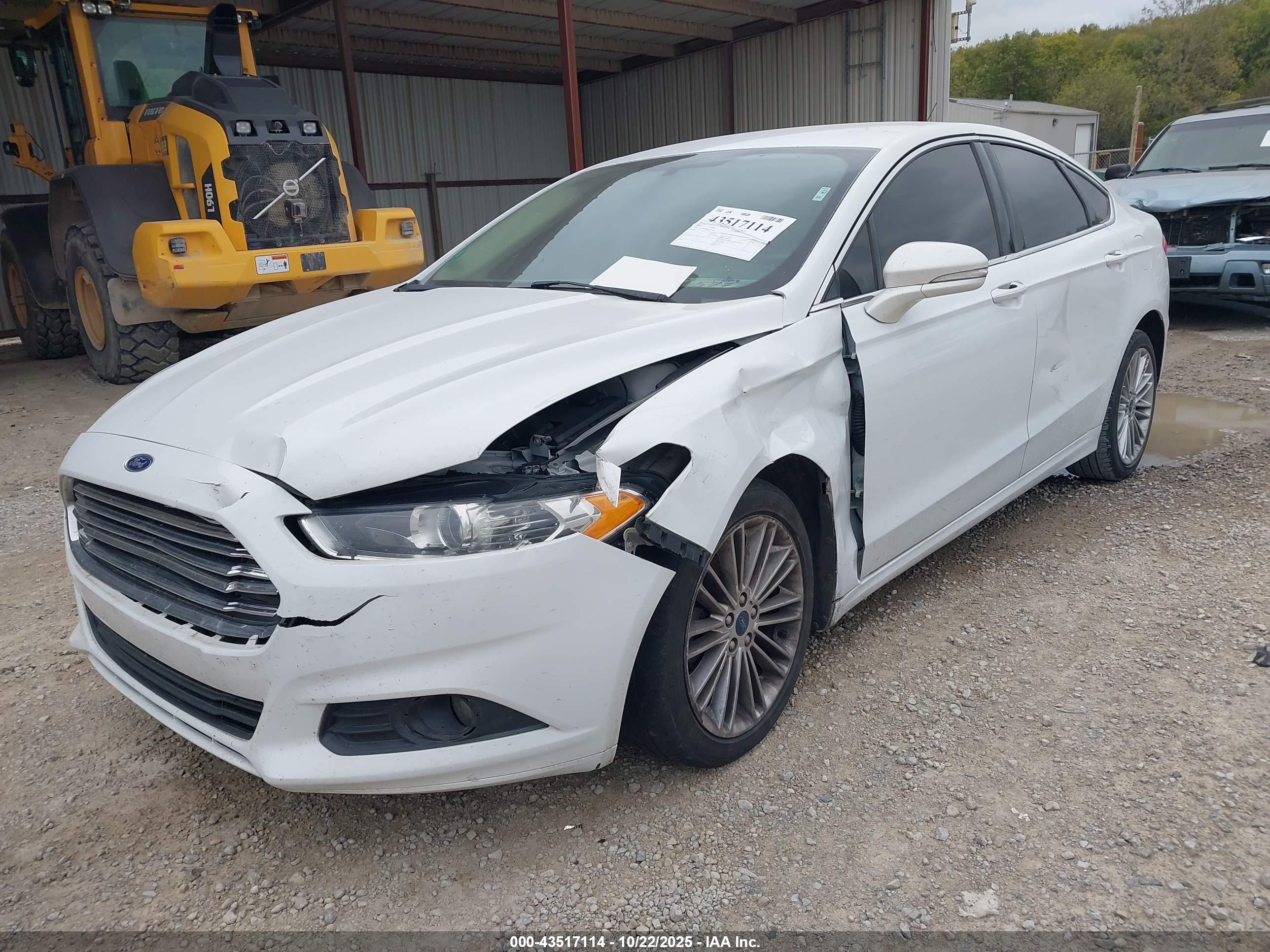 FORD FUSION image 2