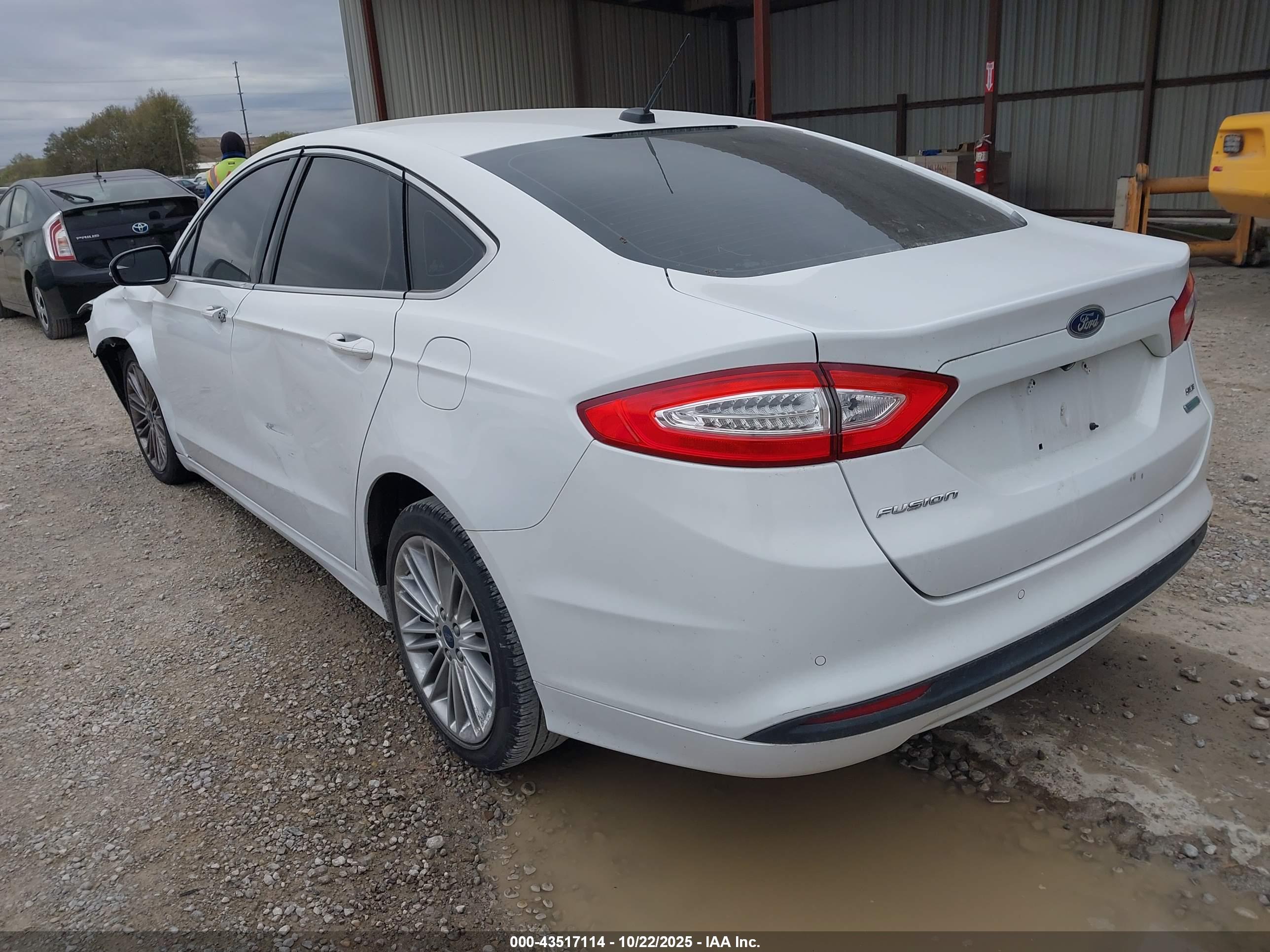 FORD FUSION image 3