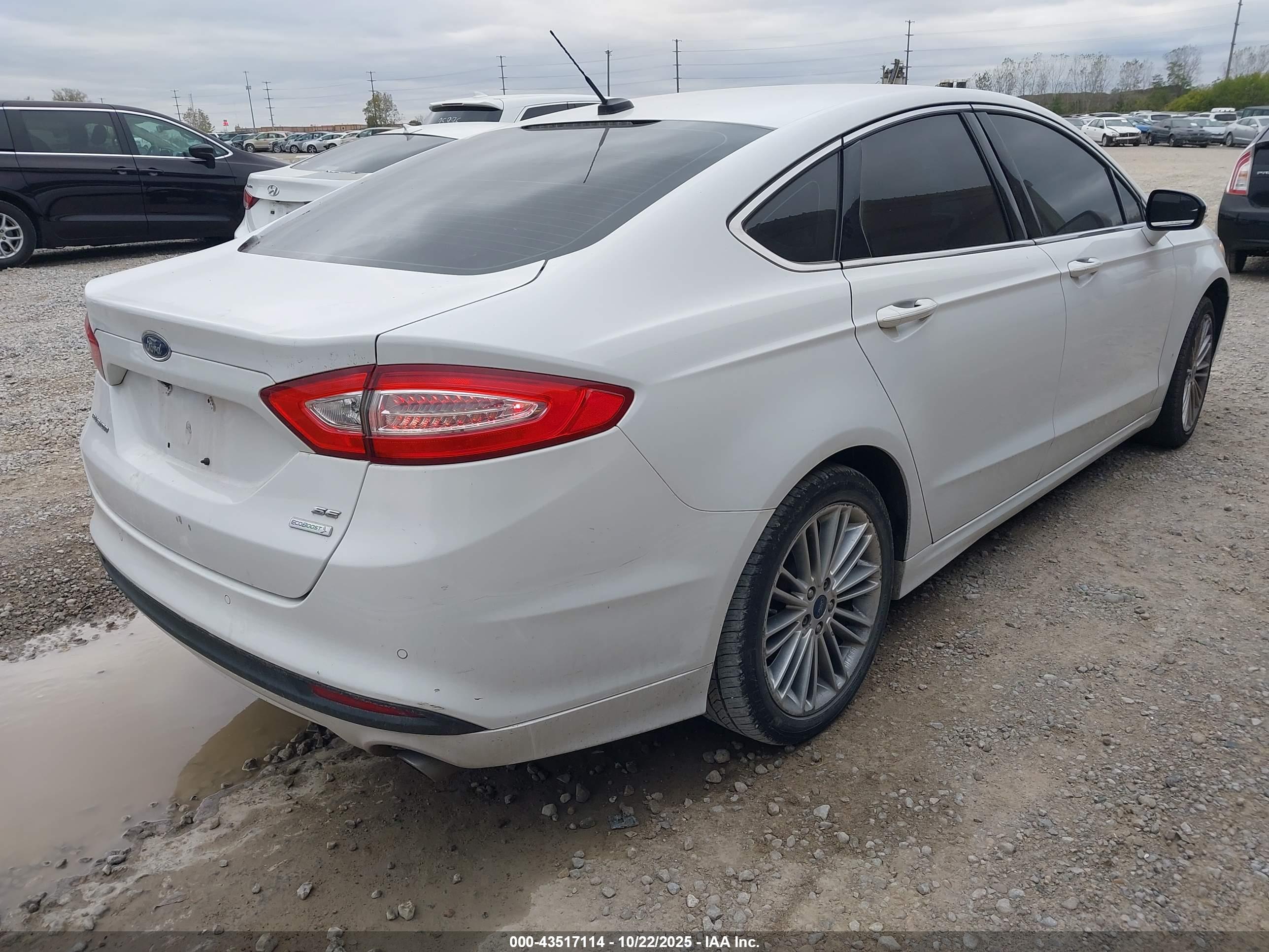 FORD FUSION image 4