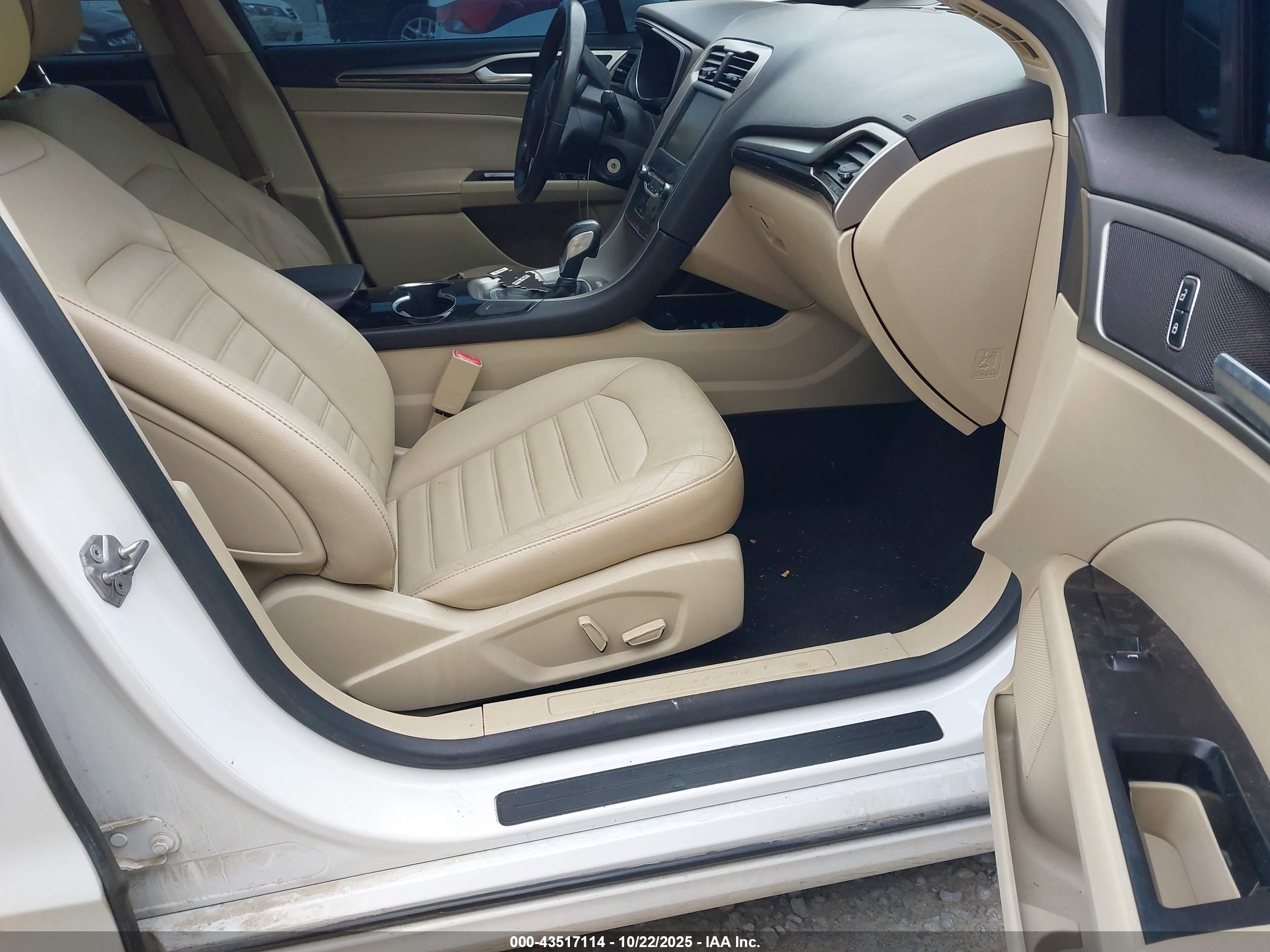 FORD FUSION image 5