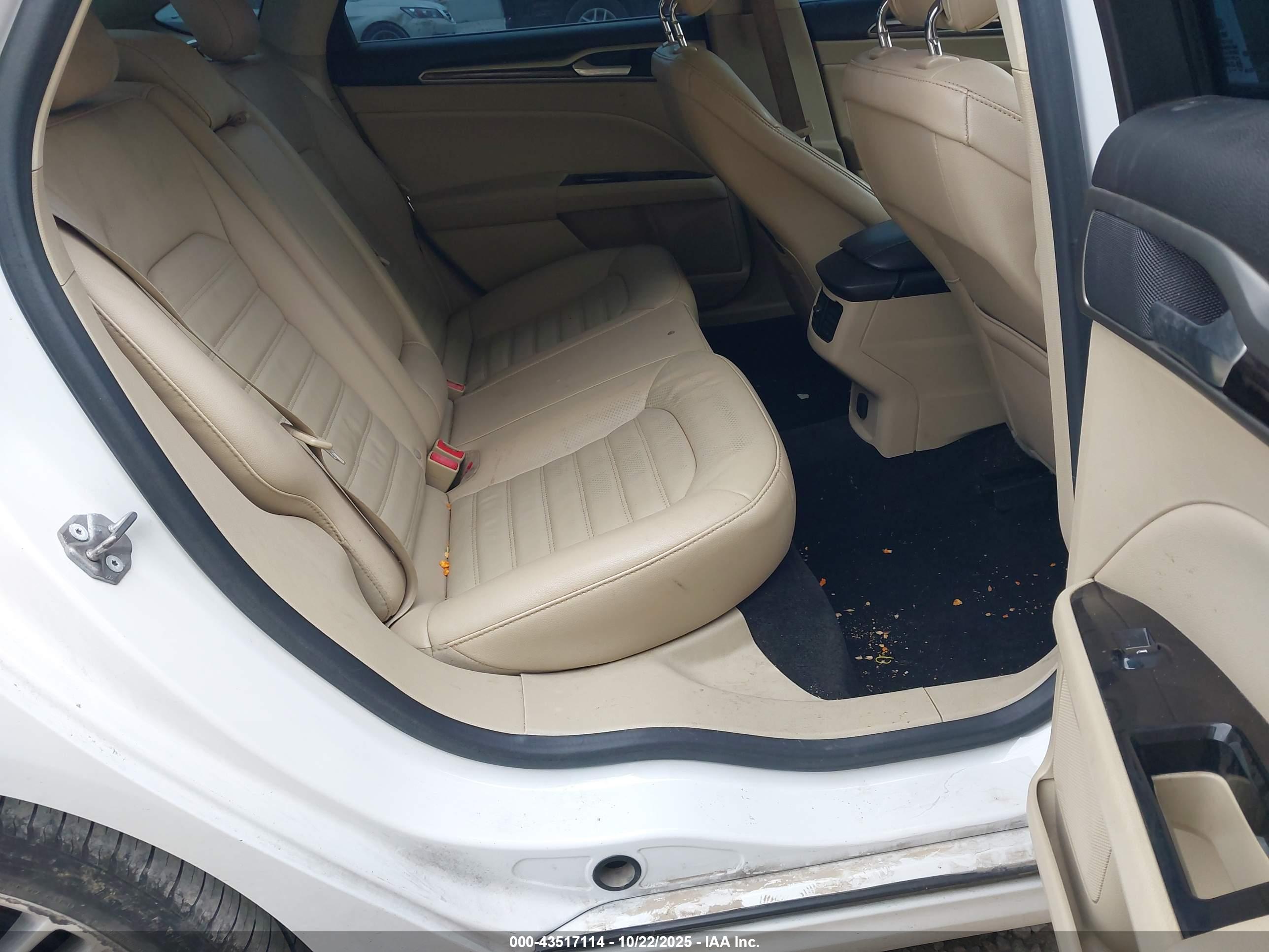 FORD FUSION image 8