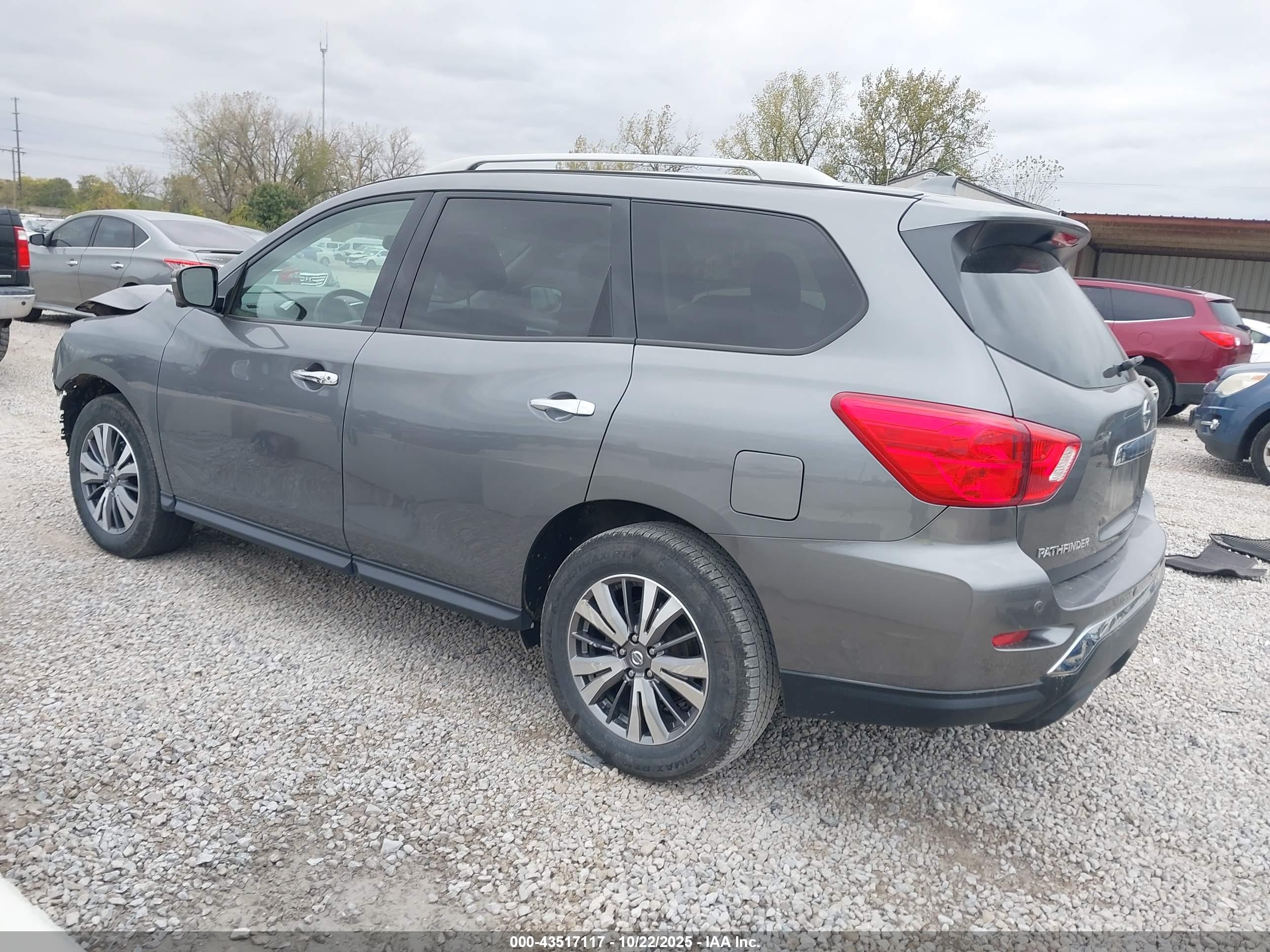 NISSAN PATHFINDER image 3