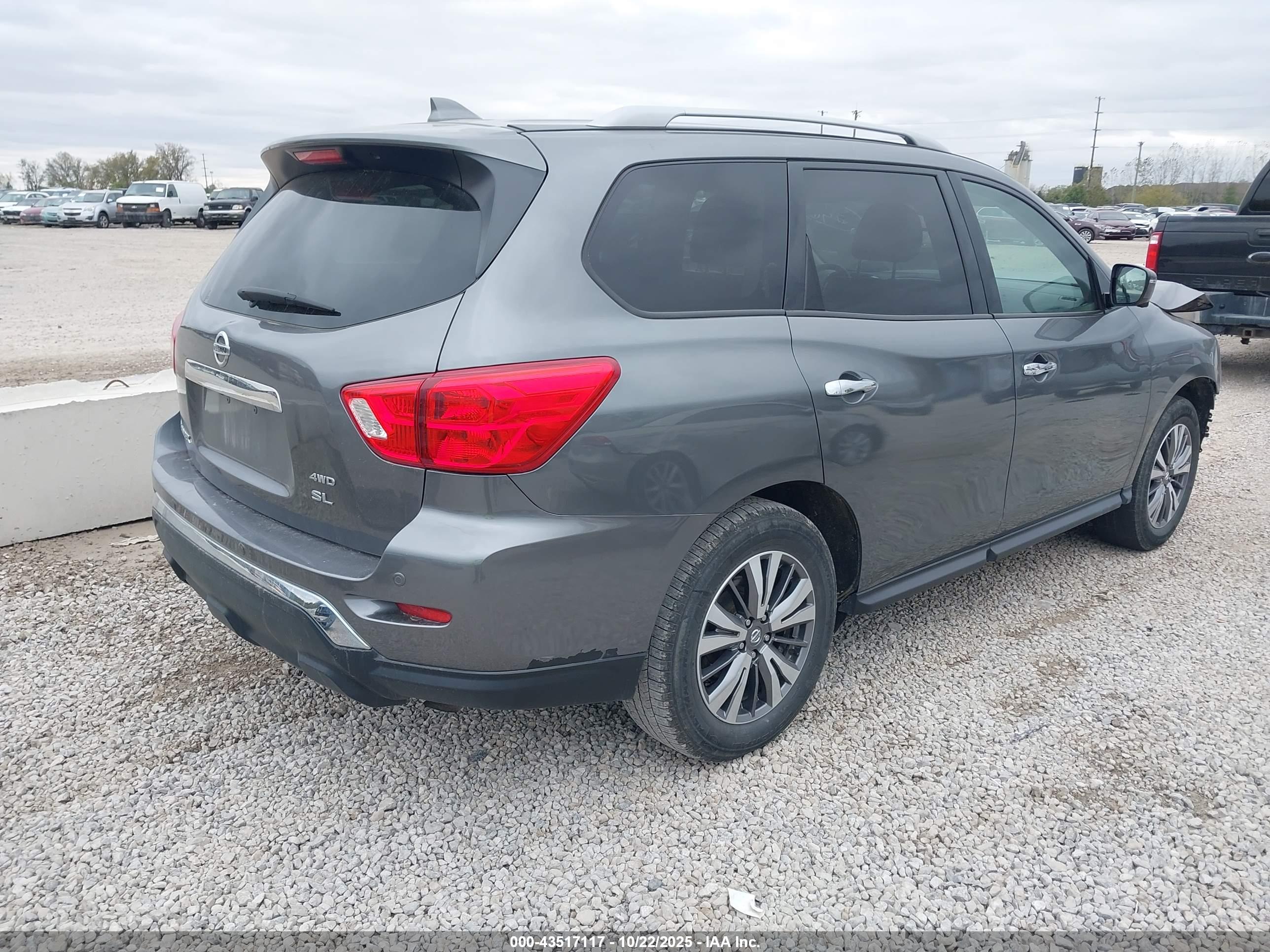 NISSAN PATHFINDER image 4