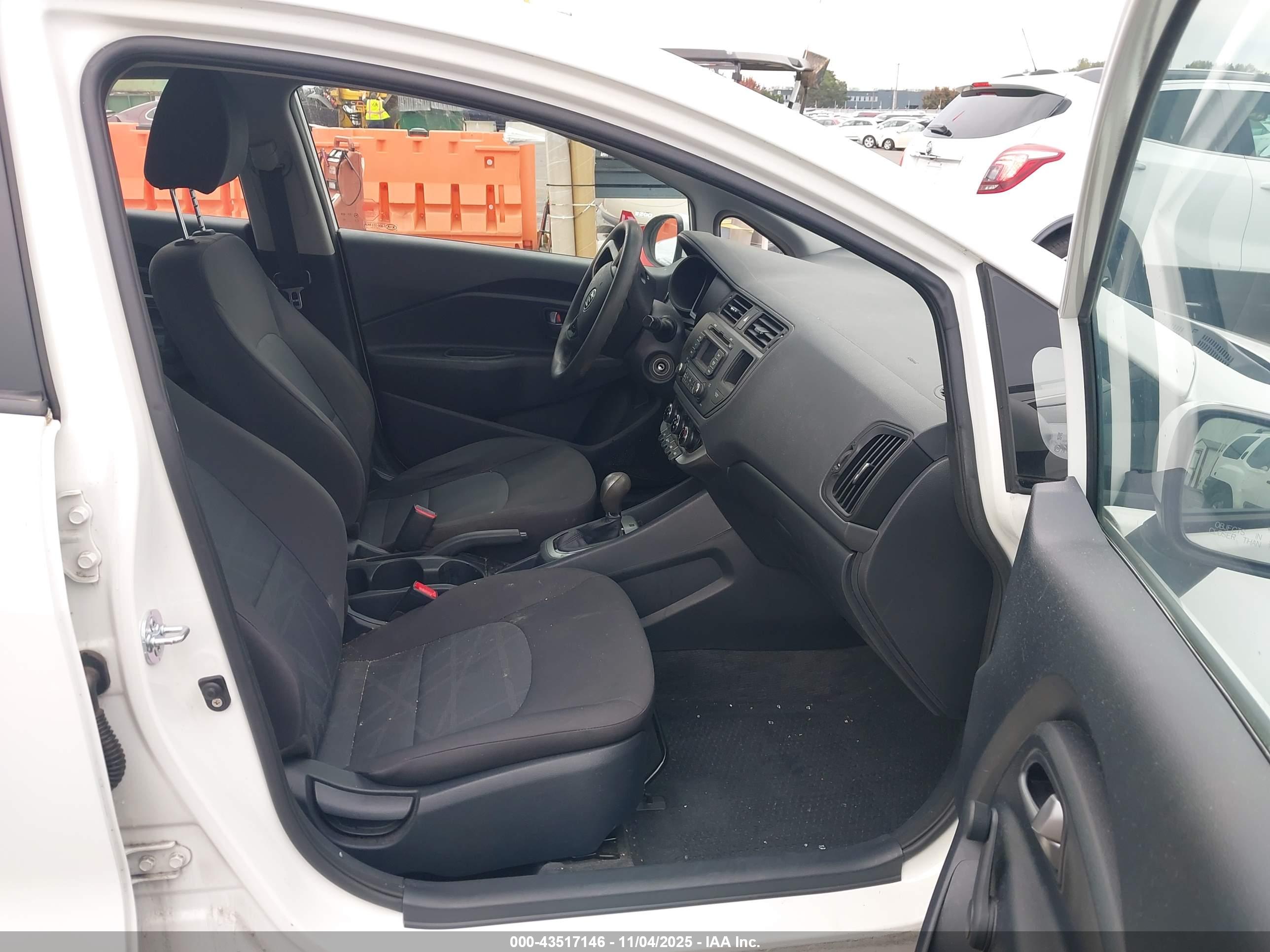 KIA RIO image 5