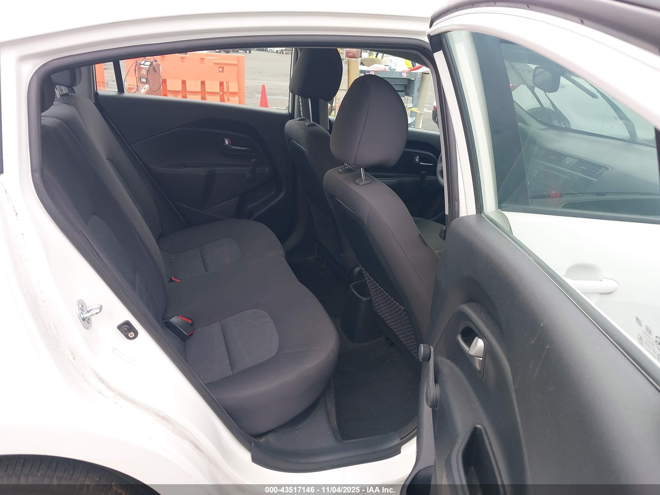 KIA RIO image 8