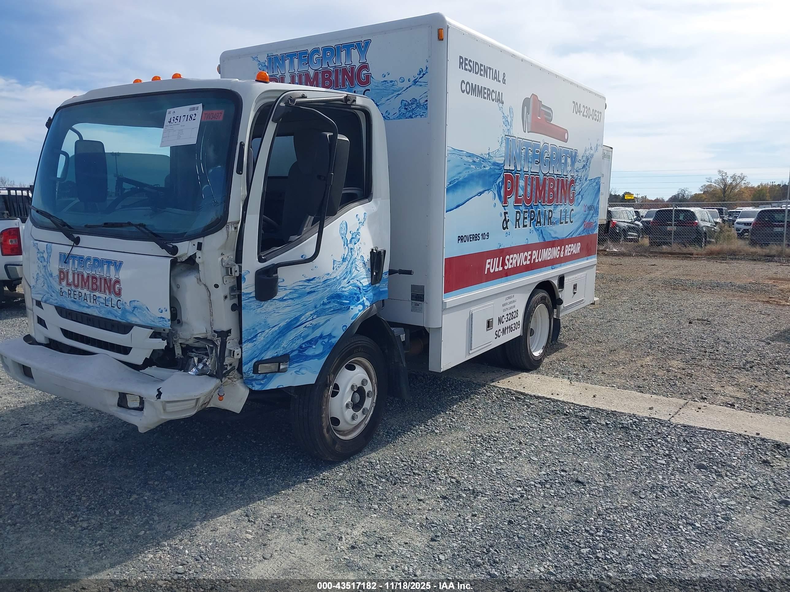 ISUZU NPR image 2